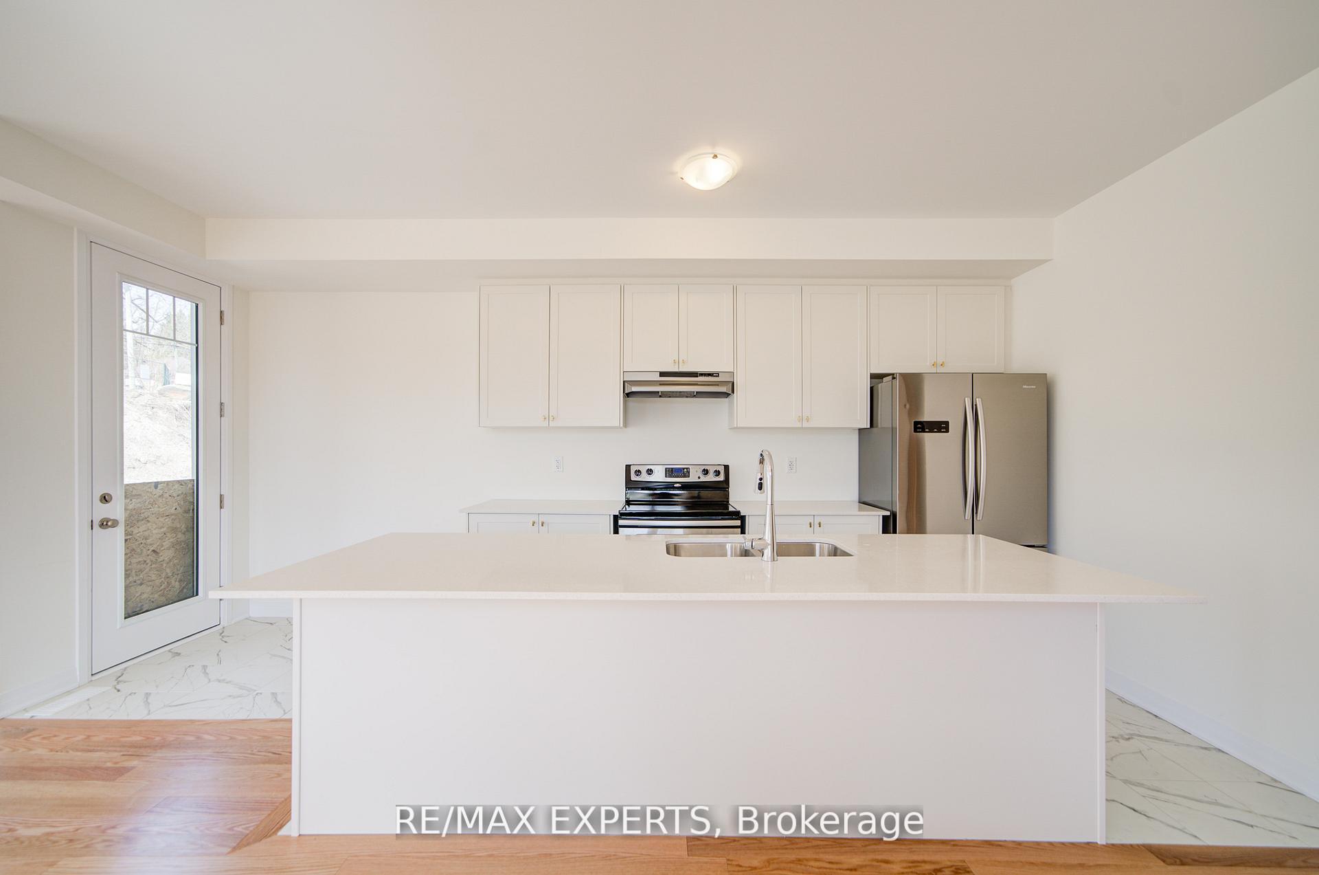 Photo 11 of 564 Hudson Crescent, Midland — HOMEH