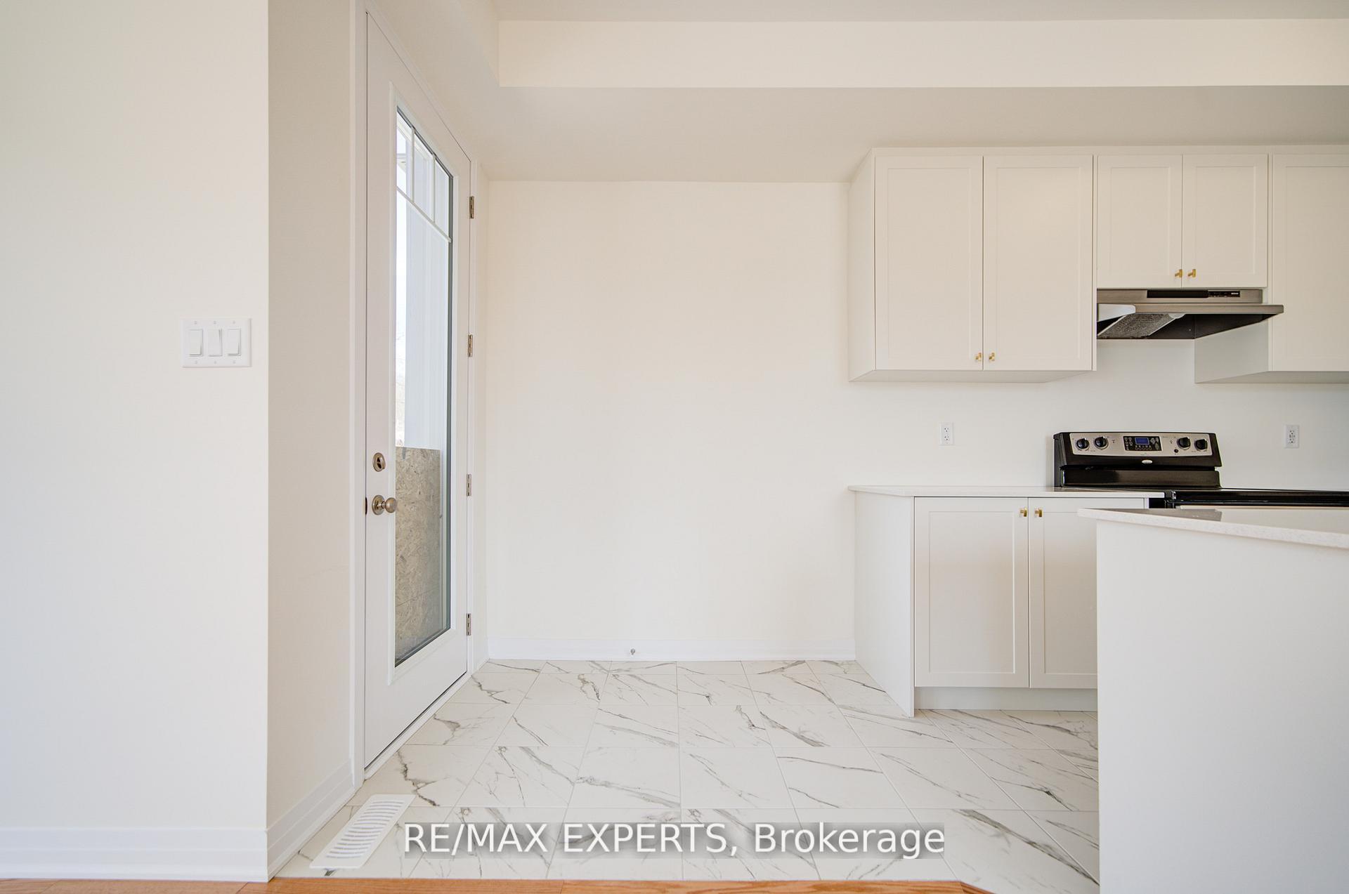 Photo 16 of 564 Hudson Crescent, Midland — HOMEH