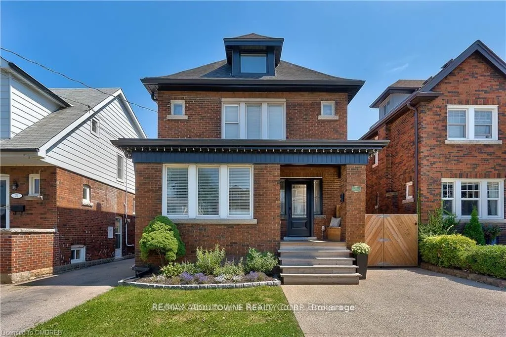 Front of 23 Ottawa Street S