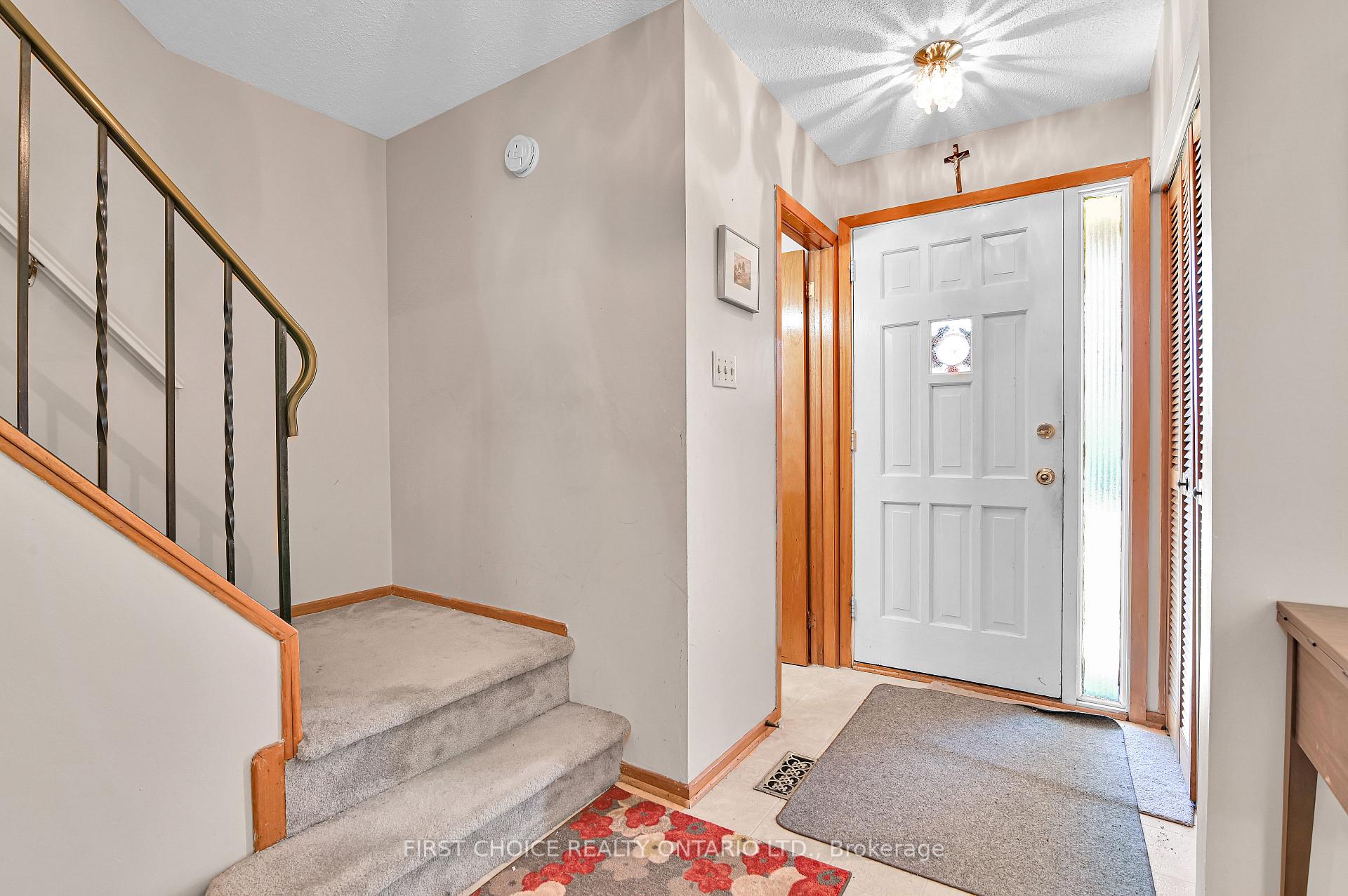 Photo 3 of 1577 Claymor Avenue, Ottawa, Carleton Heights — HOMEH