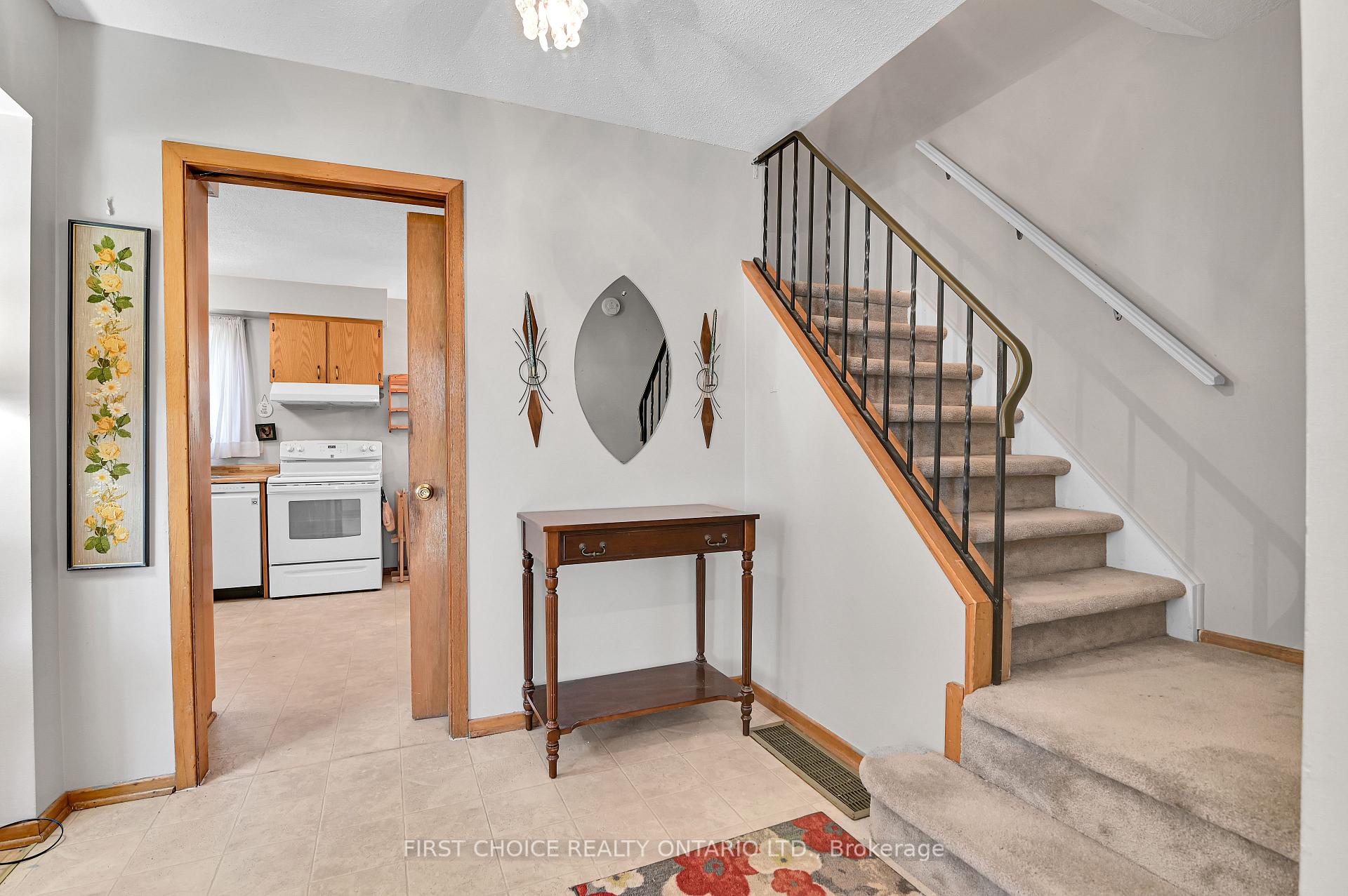 Photo 5 of 1577 Claymor Avenue, Ottawa, Carleton Heights — HOMEH