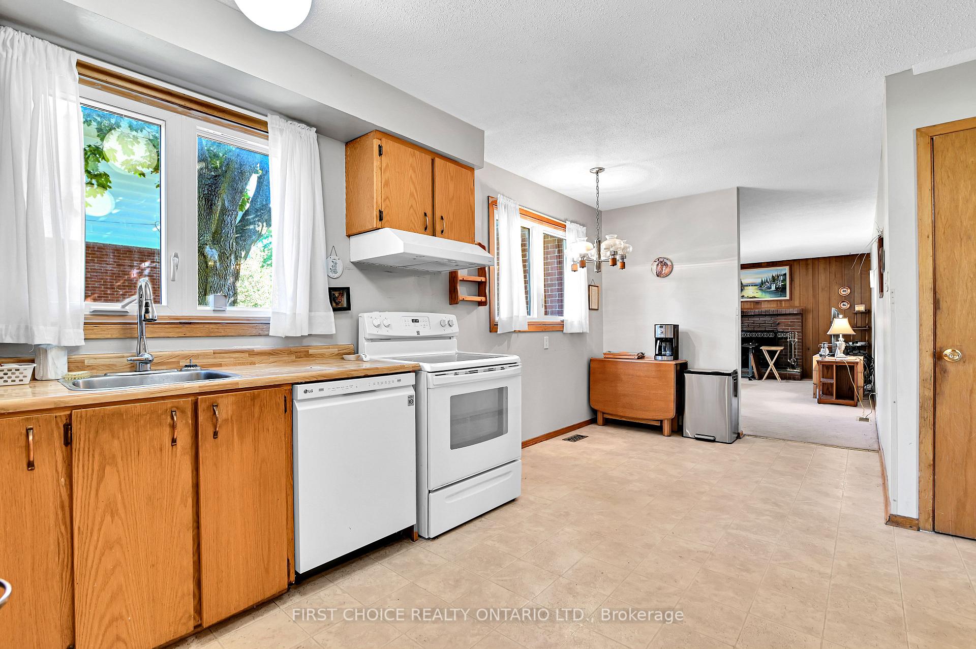 Photo 13 of 1577 Claymor Avenue, Ottawa, Carleton Heights — HOMEH