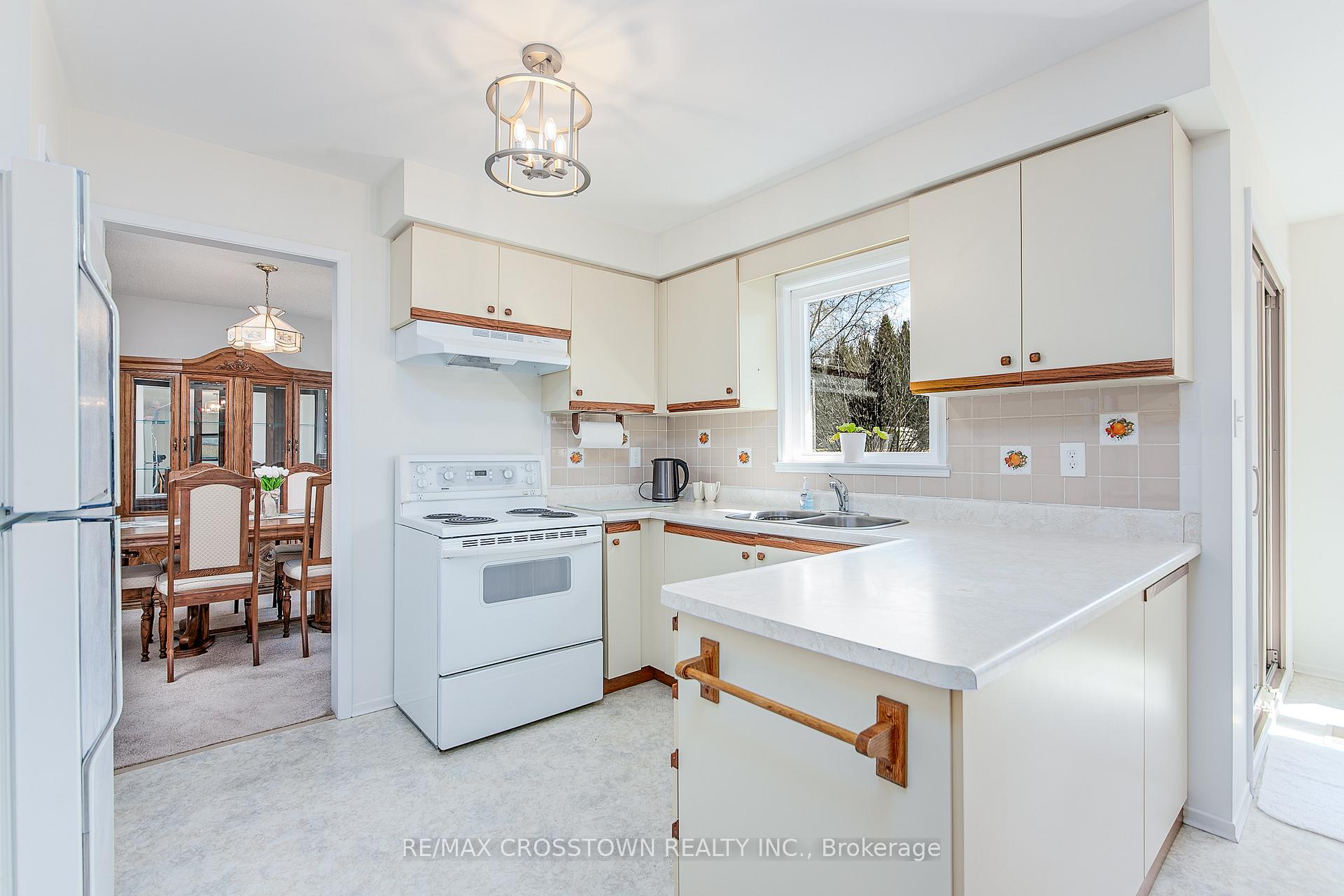Photo 8 of 2285 Meadowland Street, Innisfil, Churchill — HOMEH