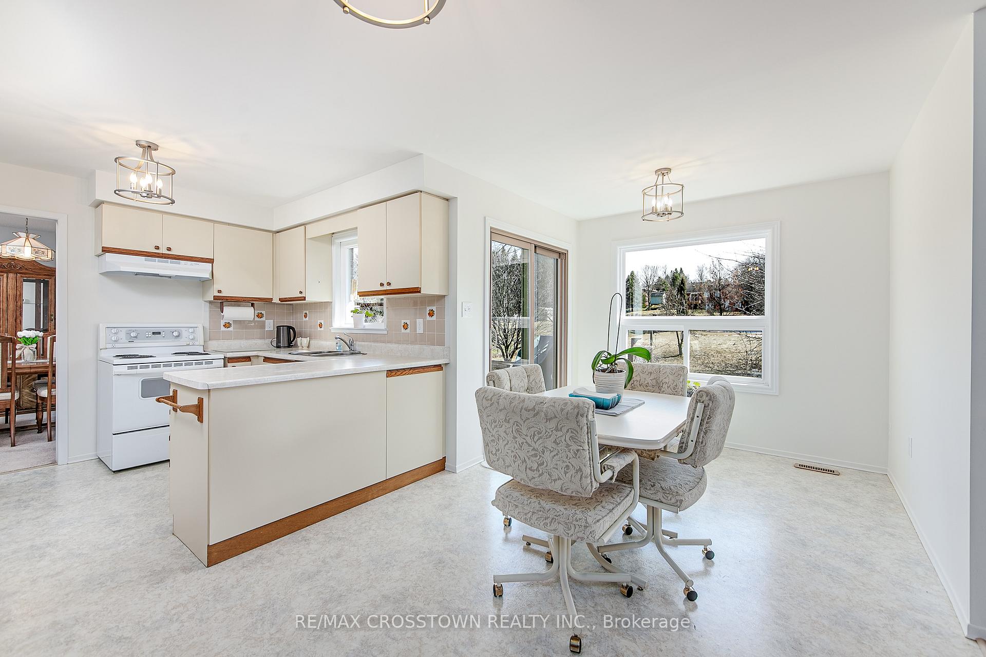 Photo 10 of 2285 Meadowland Street, Innisfil, Churchill — HOMEH