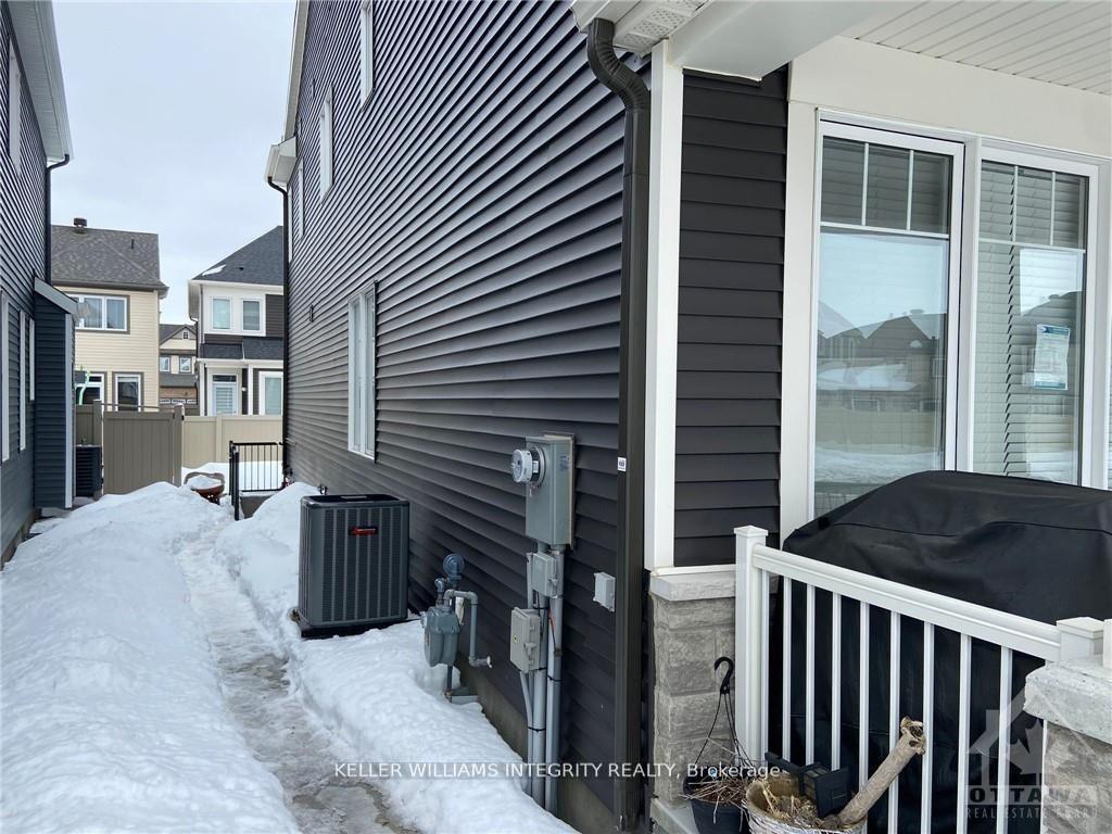Photo 3 of Unit B, 264 Ponderosa Street, Ottawa, Kanata - Emerald Meadows/Trailwest — HOMEH