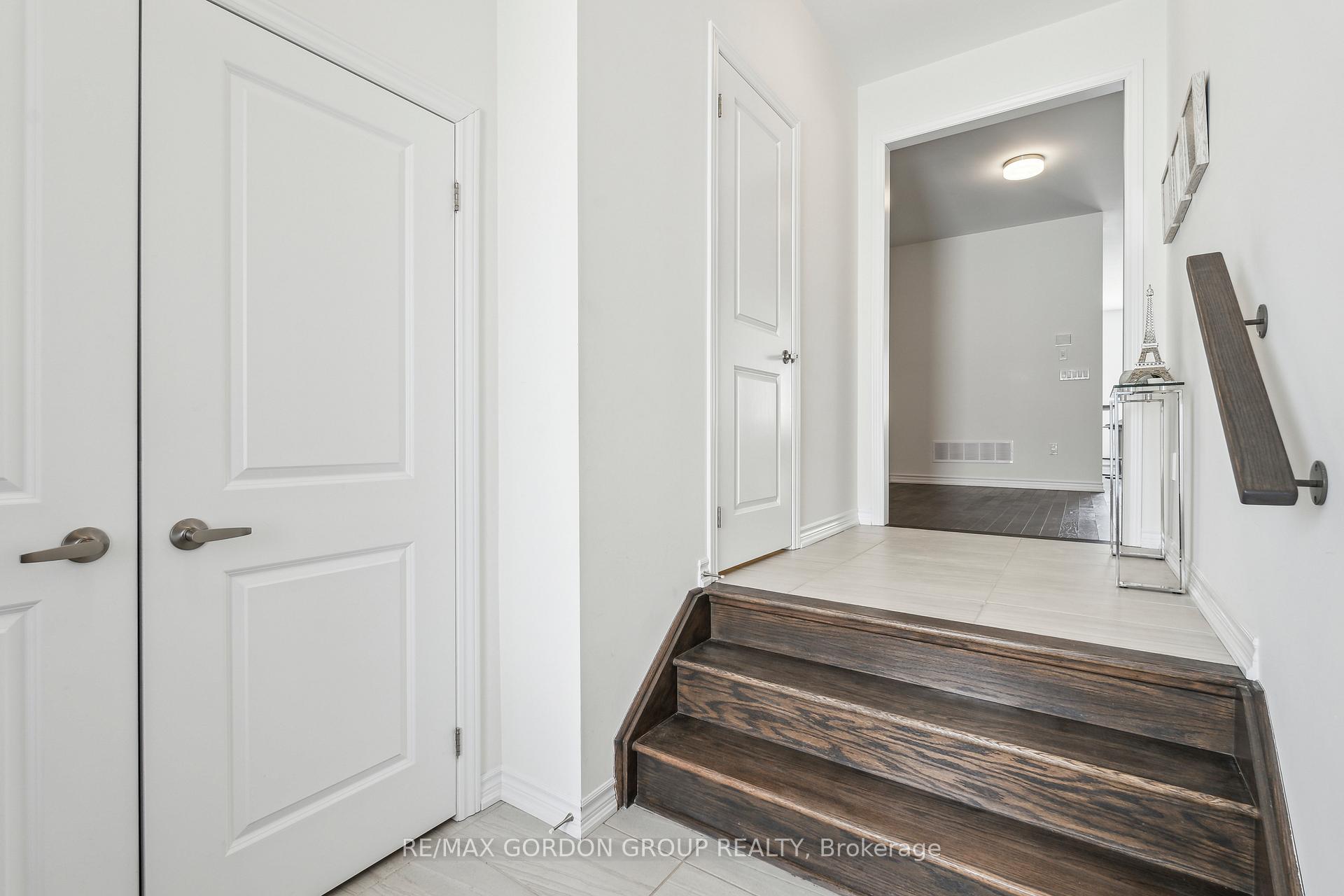 Photo 3 of 1461 Blackmore Street, Innisfil, Alcona — HOMEH