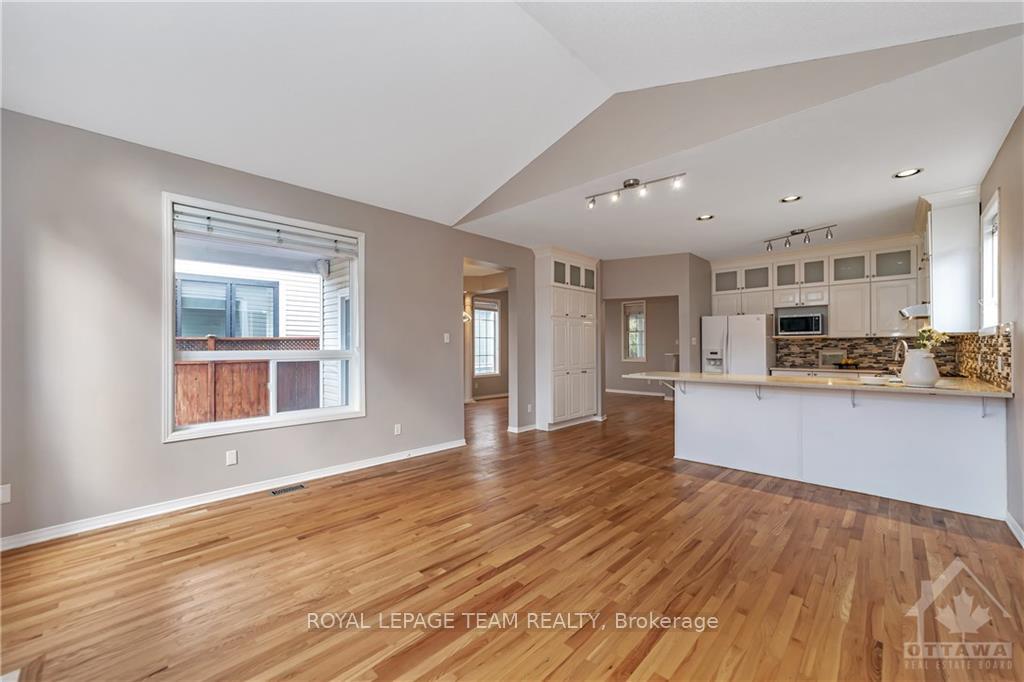 Photo 13 of 44 Grengold Way, Ottawa, Kanata - Kanata Lakes/Heritage Hills — HOMEH