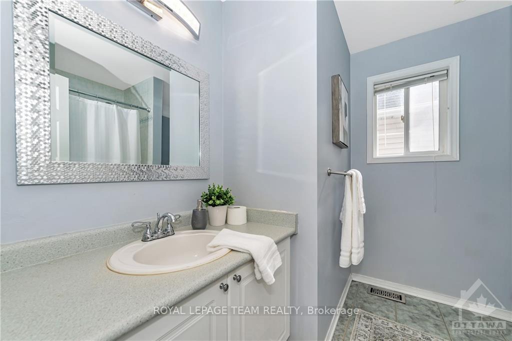 Photo 24 of 44 Grengold Way, Ottawa, Kanata - Kanata Lakes/Heritage Hills — HOMEH