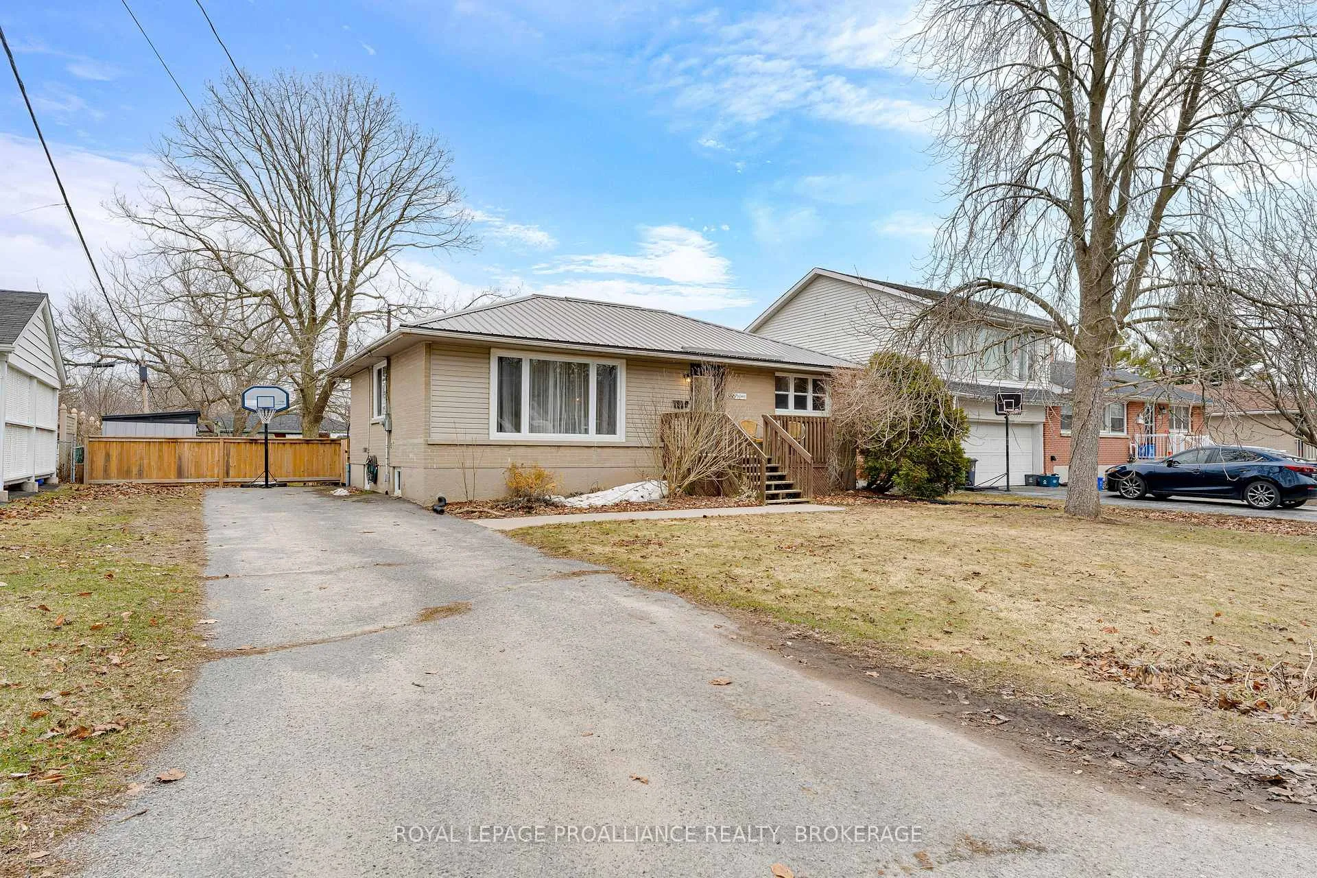 Photo 3 of 386 McEwen Drive, Kingston, City Southwest — HOMEH