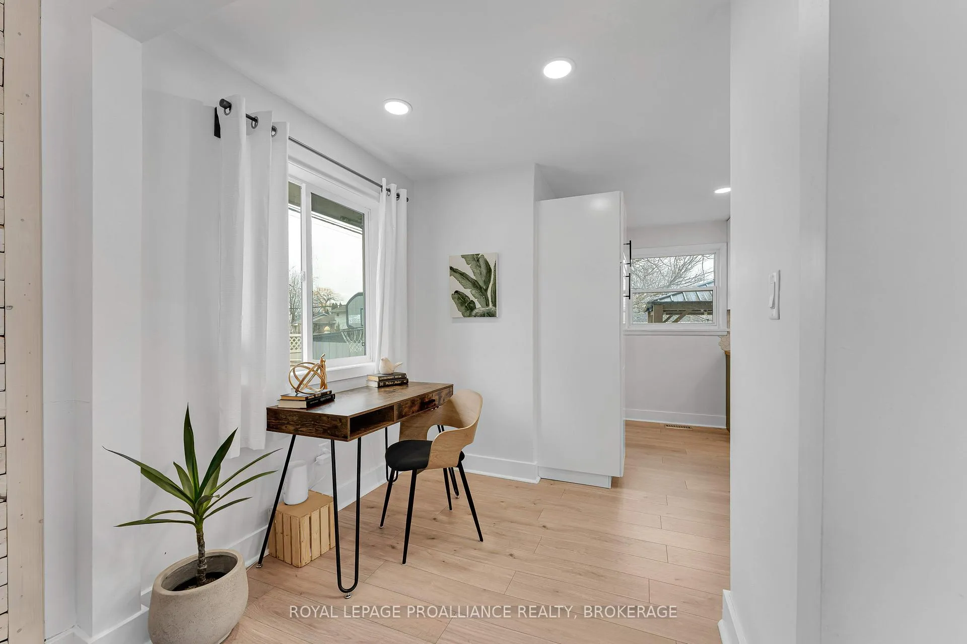 Photo 11 of 386 McEwen Drive, Kingston, City Southwest — HOMEH