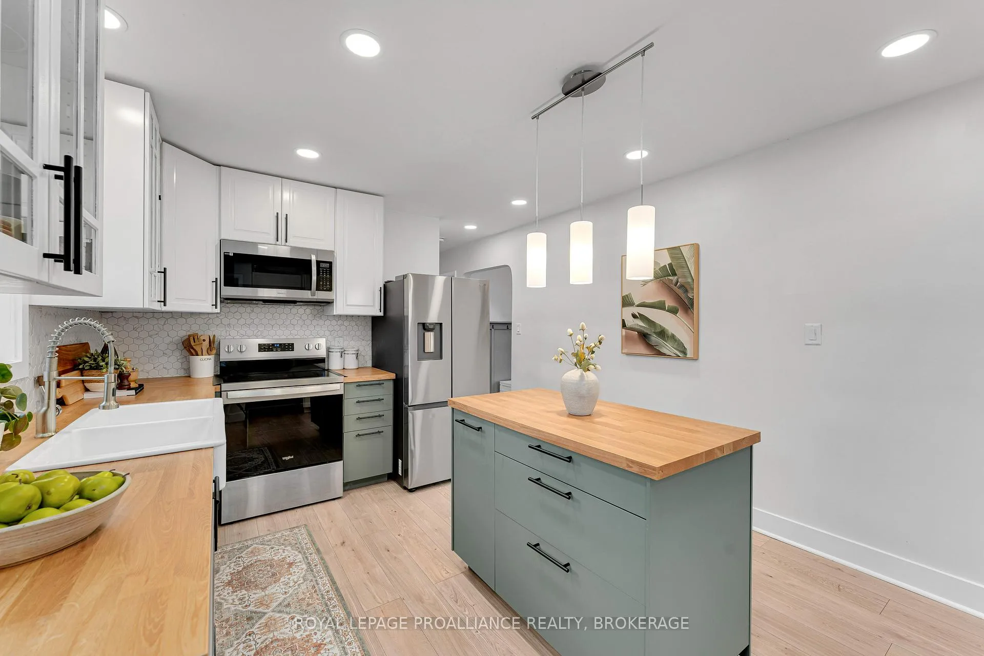 Photo 13 of 386 McEwen Drive, Kingston, City Southwest — HOMEH