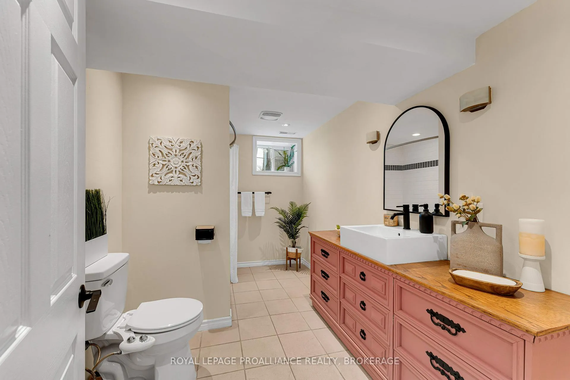Photo 27 of 386 McEwen Drive, Kingston, City Southwest — HOMEH