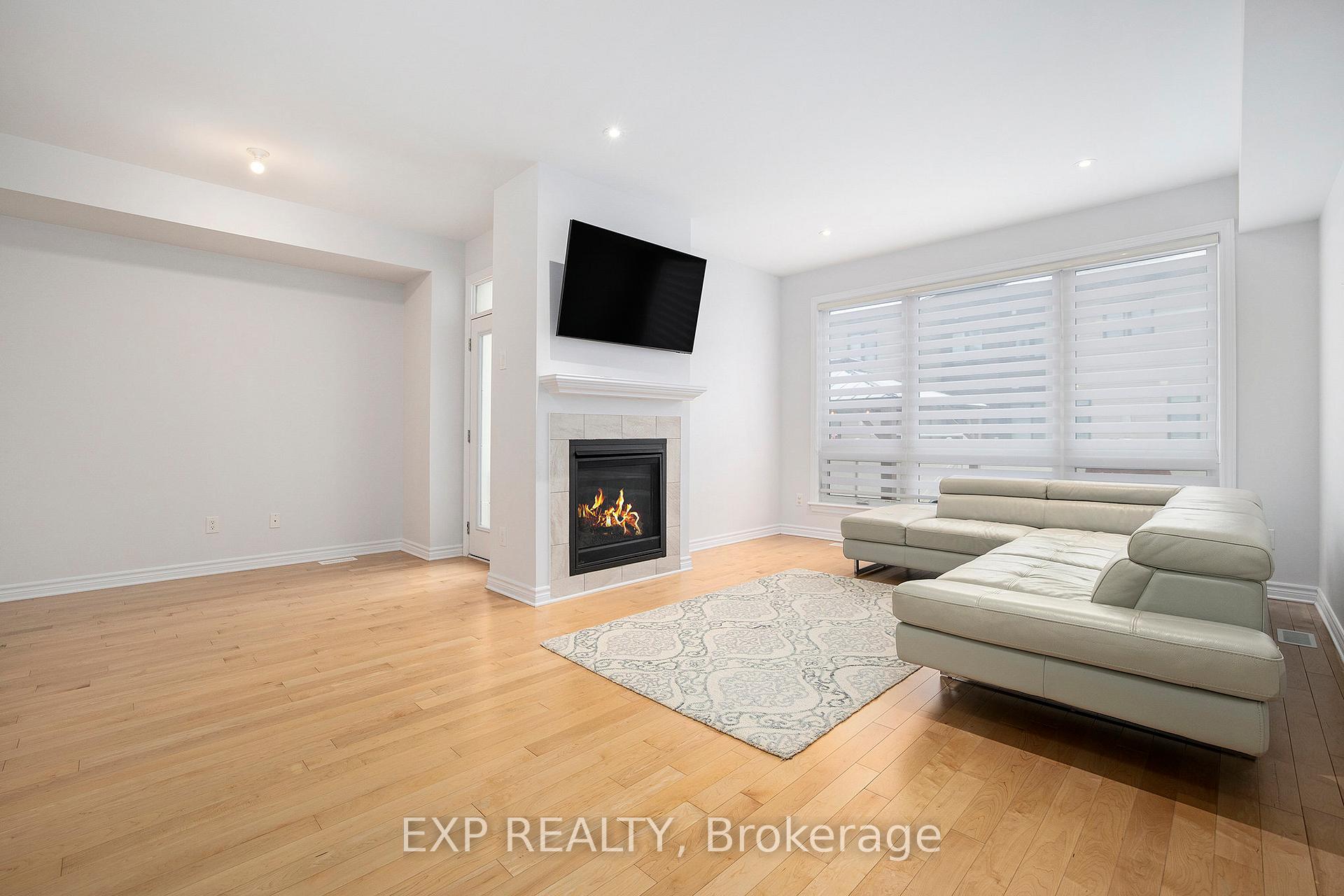 Photo 3 of 528 Triangle Street, Ottawa, Kanata - Emerald Meadows/Trailwest — HOMEH