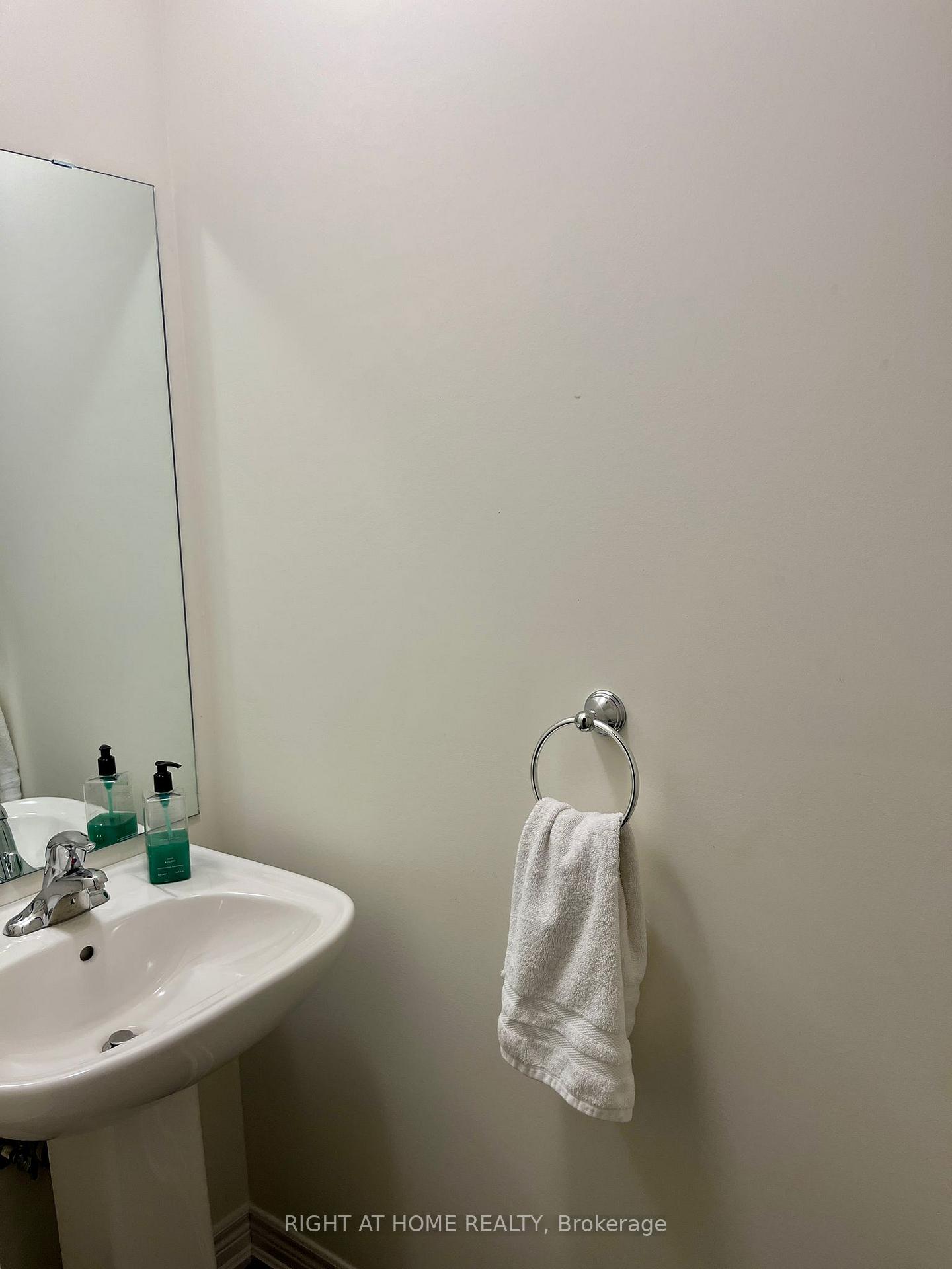 Photo 9 of Unit 43, 27 Rachel Drive, Hamilton, Winona Park — HOMEH
