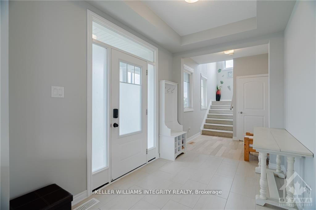 Photo 4 of 701 Brittanic Road, Ottawa, Kanata - Emerald Meadows/Trailwest — HOMEH
