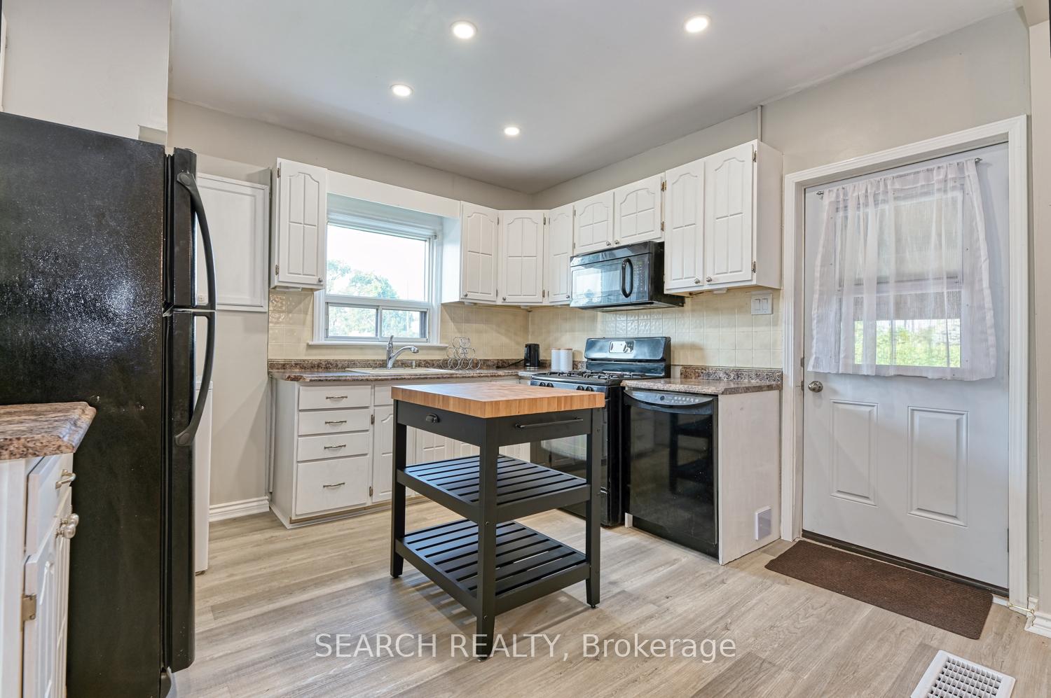 Photo 7 of Unit 1, 701 Brighton Avenue, Hamilton, Parkview — HOMEH