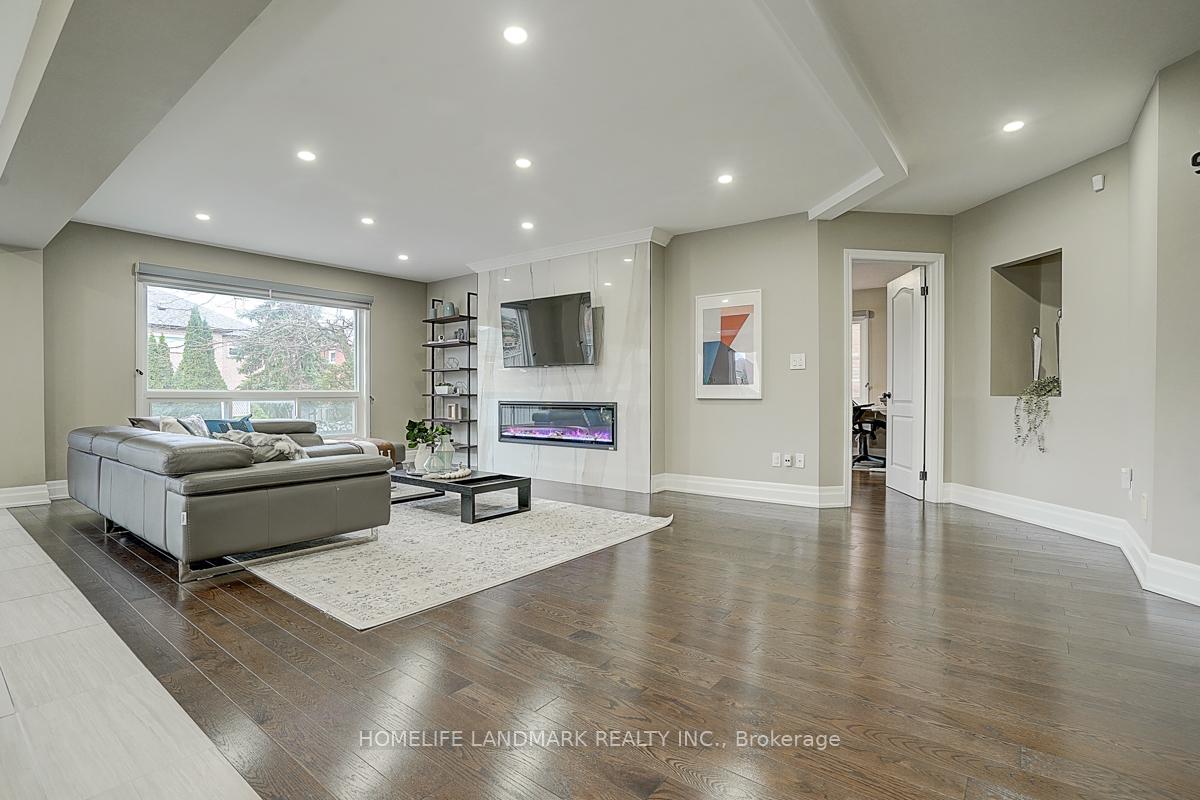 Photo 4 of 74 Webber Crescent, Markham, Unionville — HOMEH