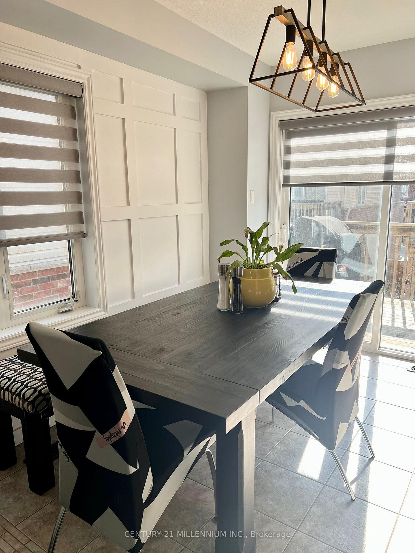 Photo 4 of 15 Dorchester Terrace, Hamilton, Stoney Creek Mountain — HOMEH