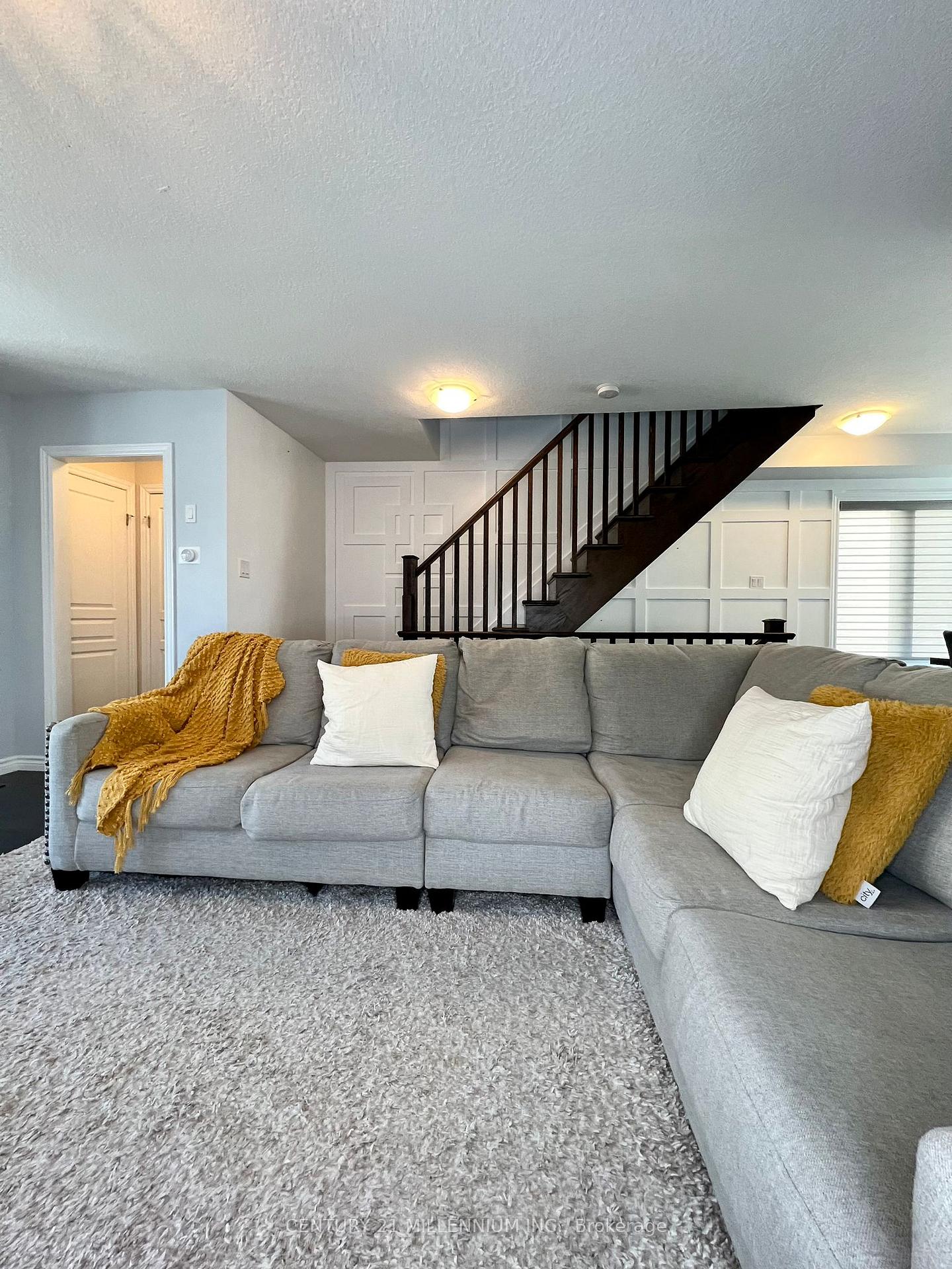 Photo 6 of 15 Dorchester Terrace, Hamilton, Stoney Creek Mountain — HOMEH