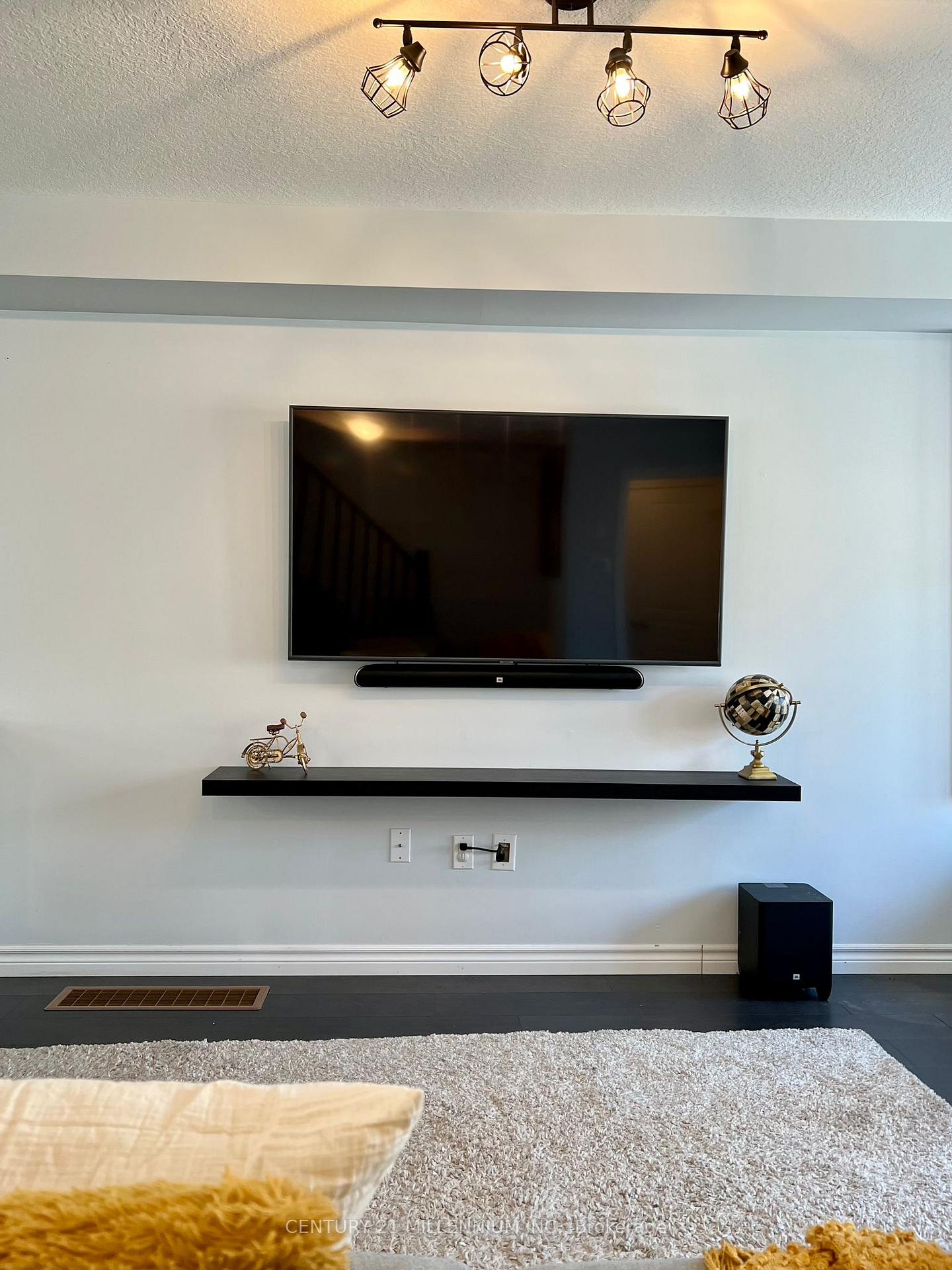 Photo 7 of 15 Dorchester Terrace, Hamilton, Stoney Creek Mountain — HOMEH
