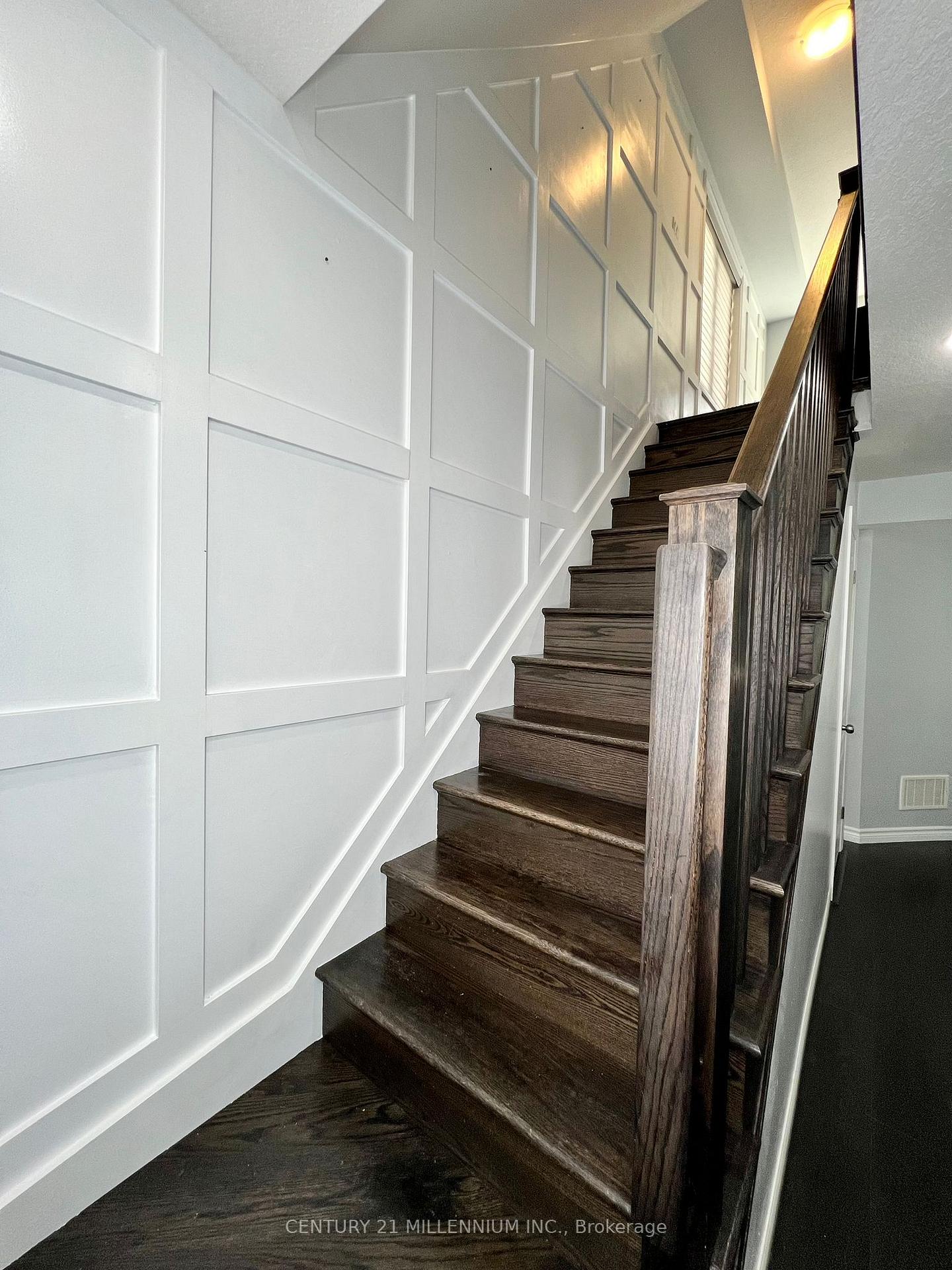 Photo 10 of 15 Dorchester Terrace, Hamilton, Stoney Creek Mountain — HOMEH