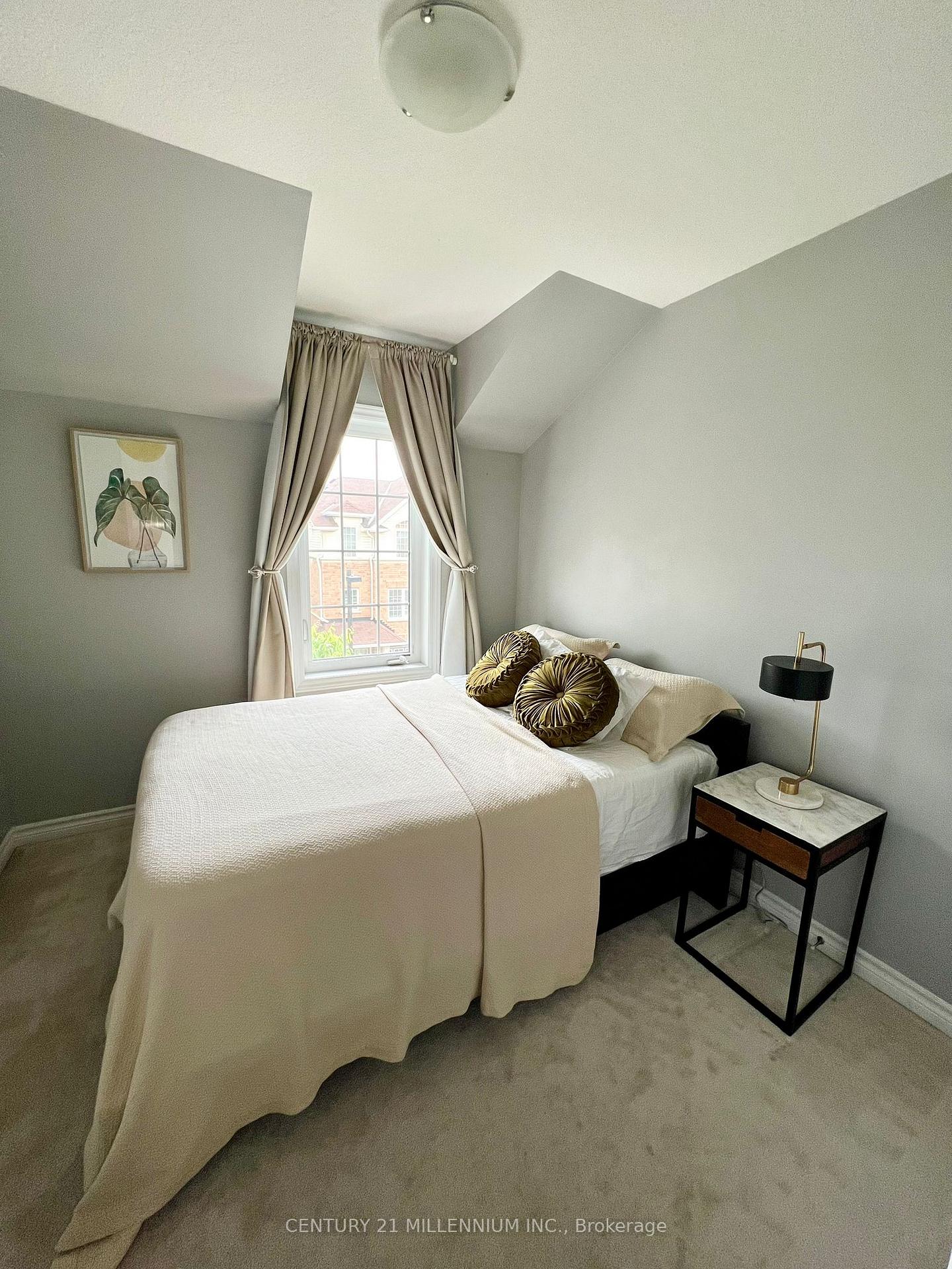 Photo 14 of 15 Dorchester Terrace, Hamilton, Stoney Creek Mountain — HOMEH