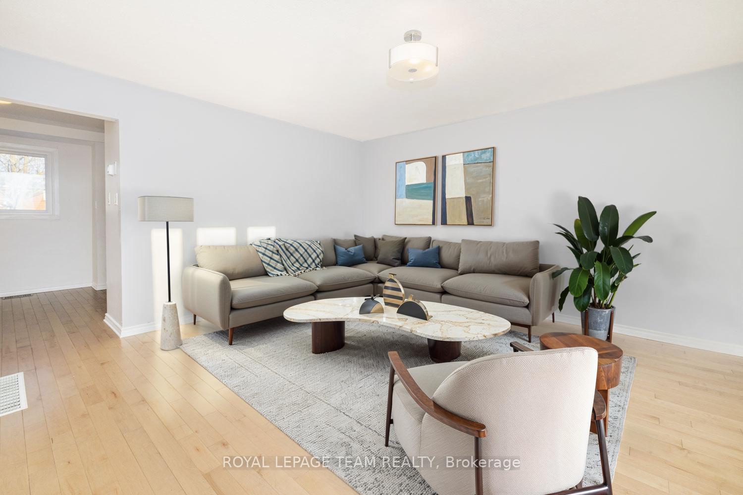 Photo 4 of 945 Greenbriar Avenue, Ottawa, Carleton Heights — HOMEH