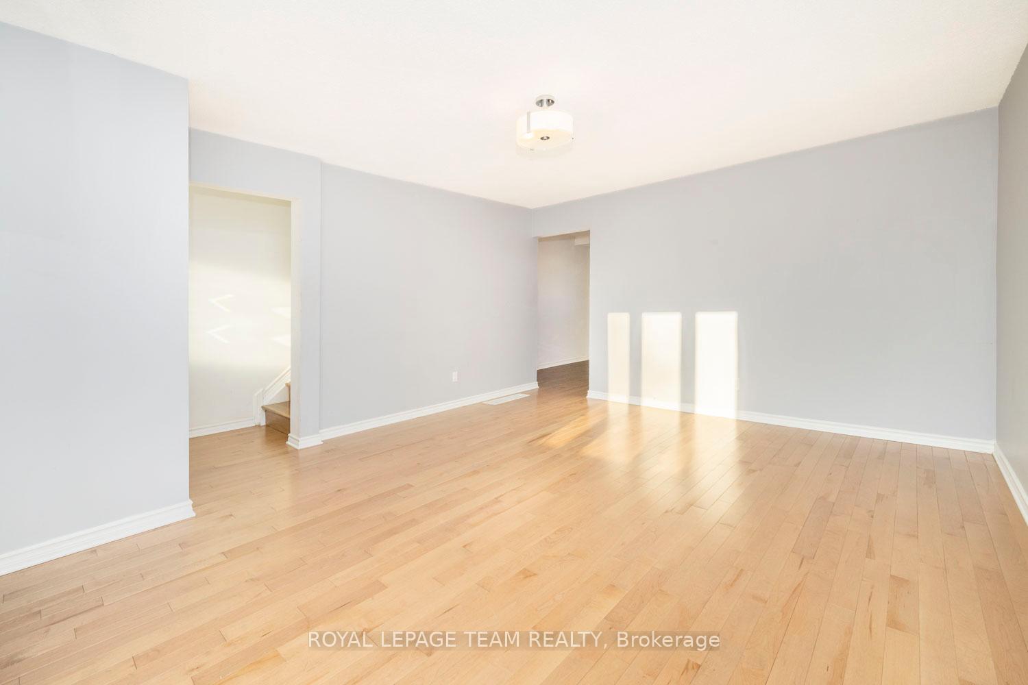 Photo 5 of 945 Greenbriar Avenue, Ottawa, Carleton Heights — HOMEH