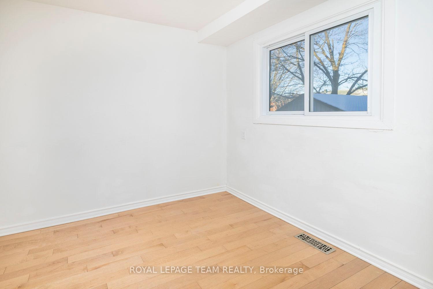 Photo 8 of 945 Greenbriar Avenue, Ottawa, Carleton Heights — HOMEH