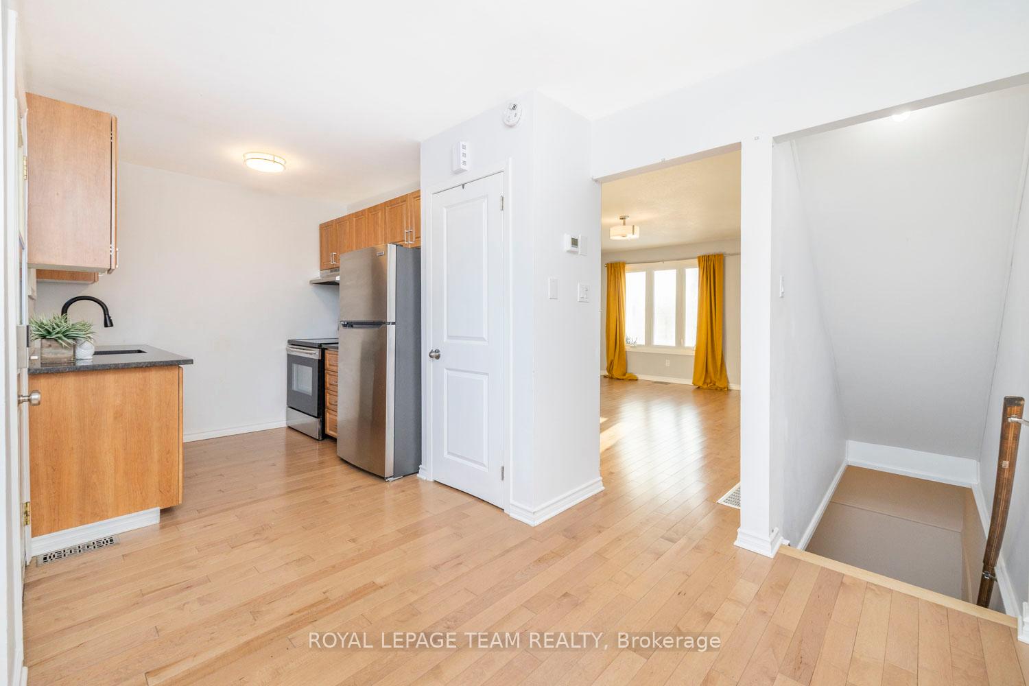 Photo 9 of 945 Greenbriar Avenue, Ottawa, Carleton Heights — HOMEH