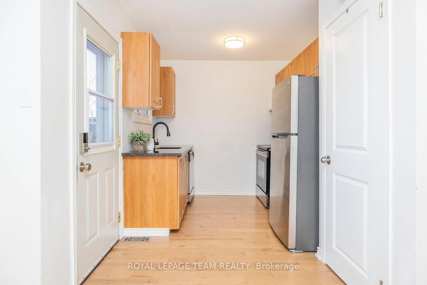 Photo 10 of 945 Greenbriar Avenue, Ottawa, Carleton Heights — HOMEH