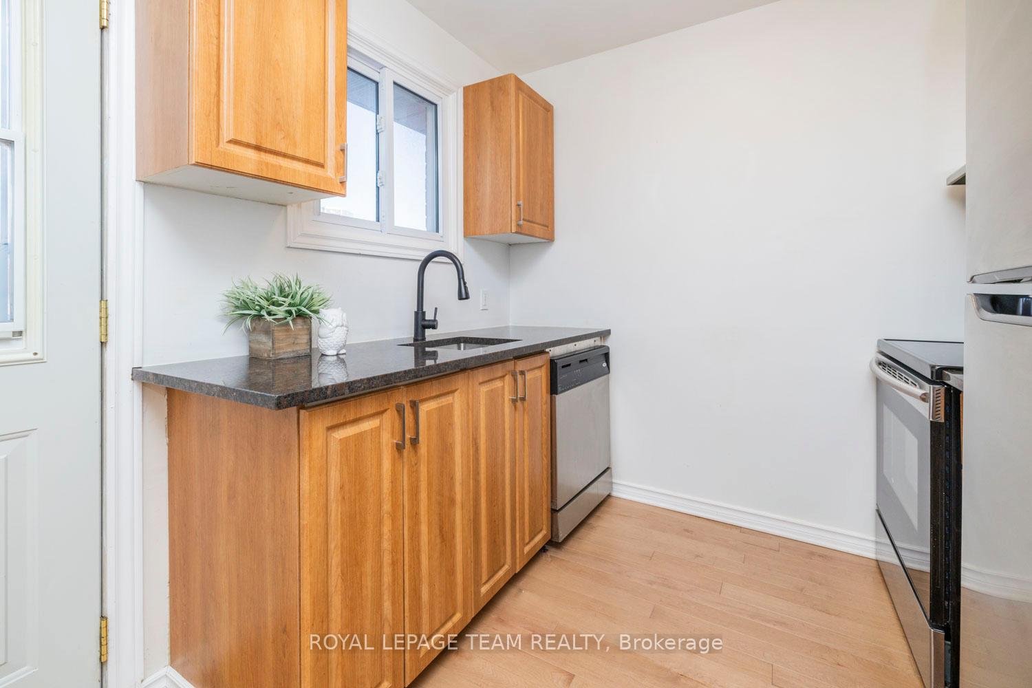 Photo 11 of 945 Greenbriar Avenue, Ottawa, Carleton Heights — HOMEH