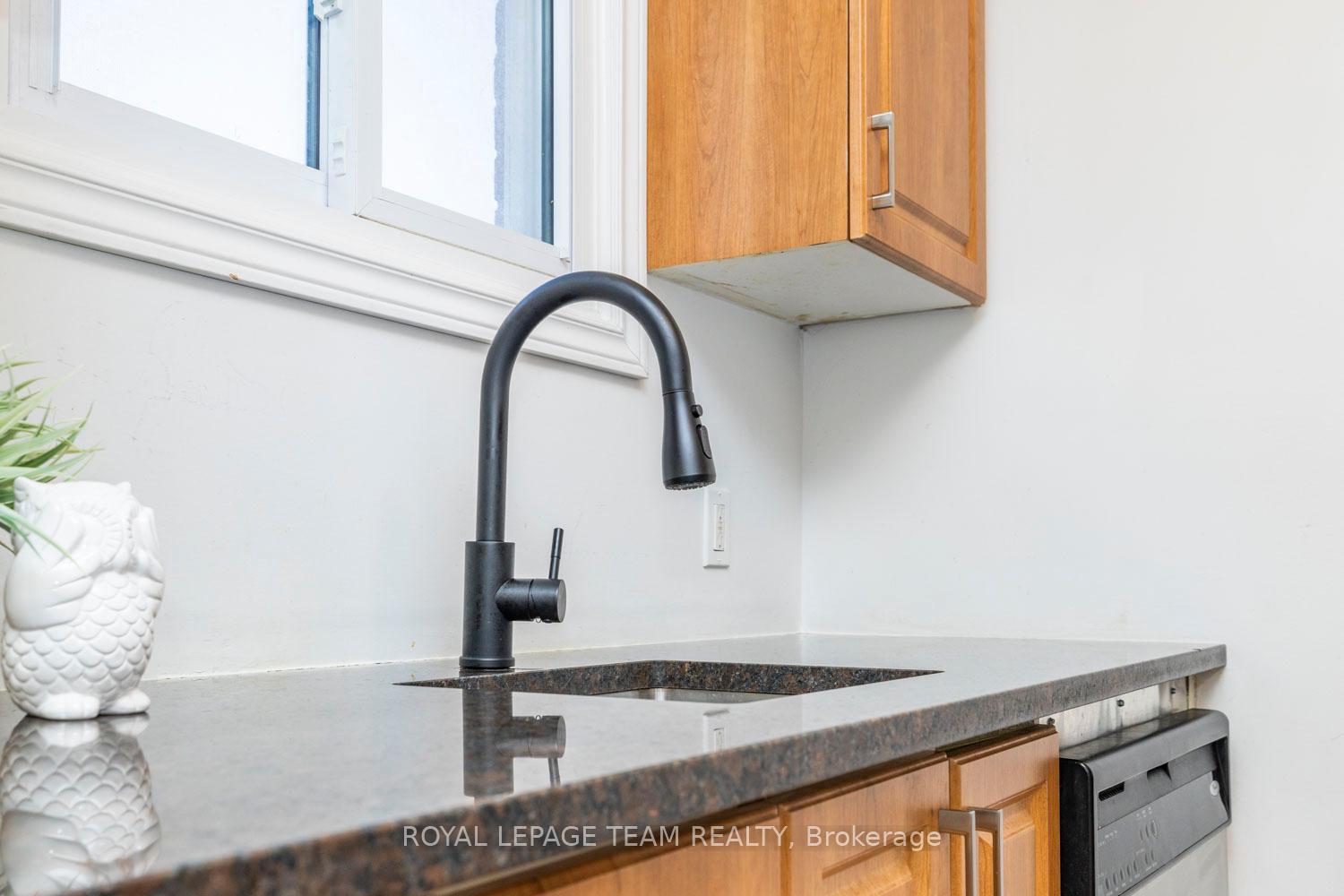 Photo 13 of 945 Greenbriar Avenue, Ottawa, Carleton Heights — HOMEH