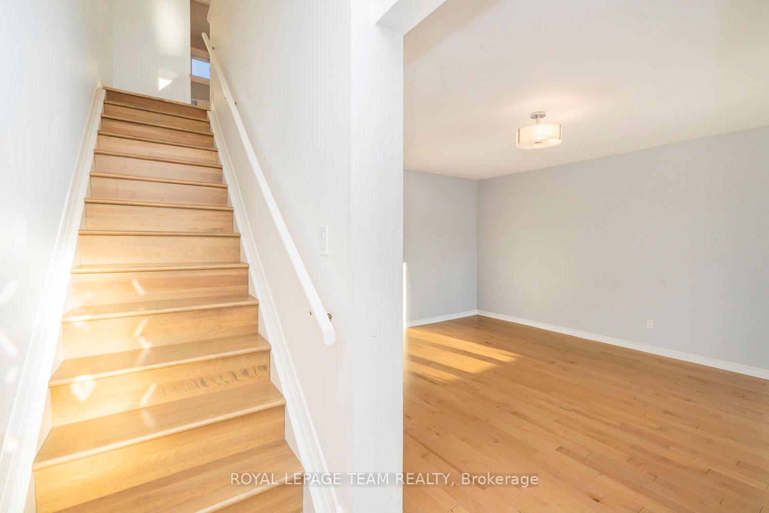 Photo 15 of 945 Greenbriar Avenue, Ottawa, Carleton Heights — HOMEH