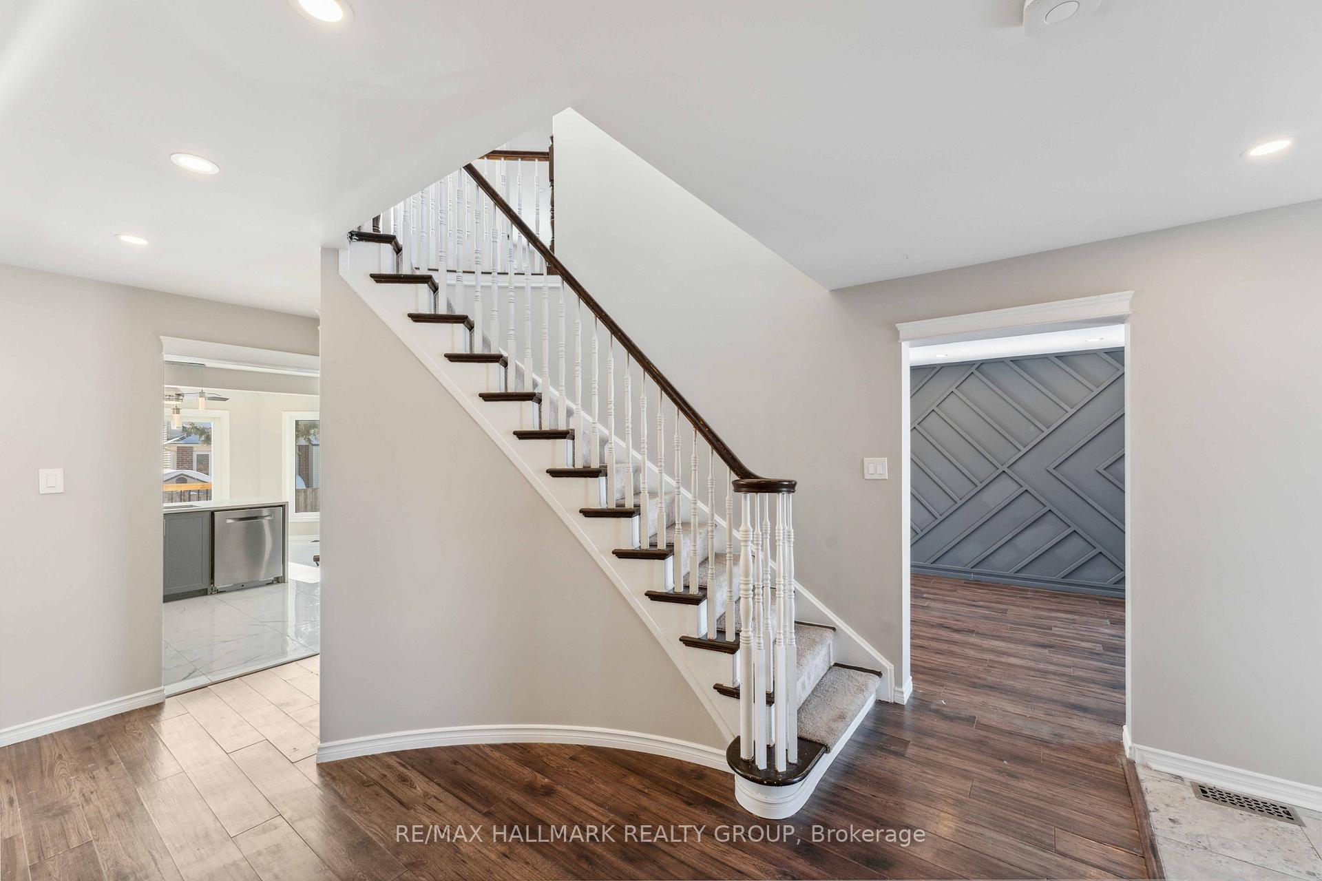 Photo 3 of 28 Dartmoor Drive, Ottawa, Kanata - Bridlewood — HOMEH