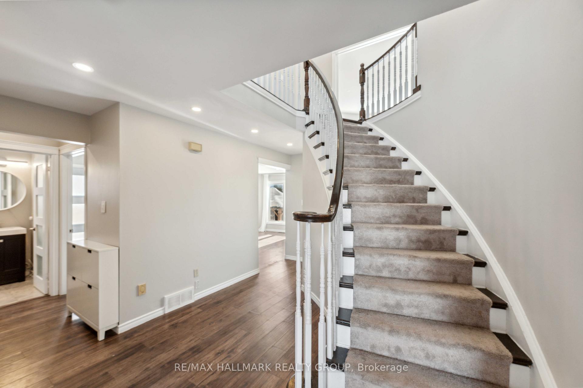 Photo 4 of 28 Dartmoor Drive, Ottawa, Kanata - Bridlewood — HOMEH