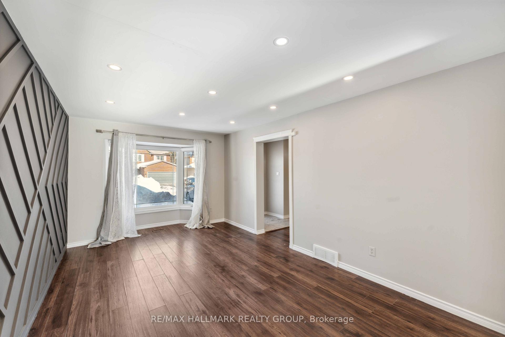 Photo 7 of 28 Dartmoor Drive, Ottawa, Kanata - Bridlewood — HOMEH