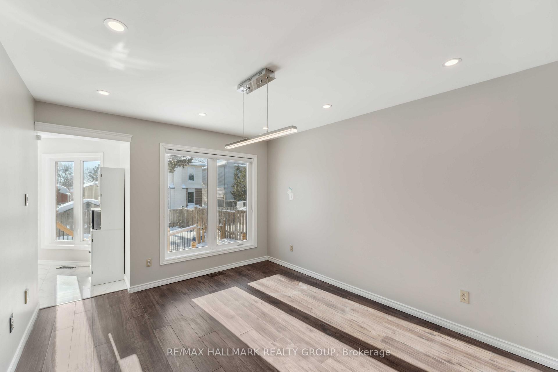 Photo 8 of 28 Dartmoor Drive, Ottawa, Kanata - Bridlewood — HOMEH