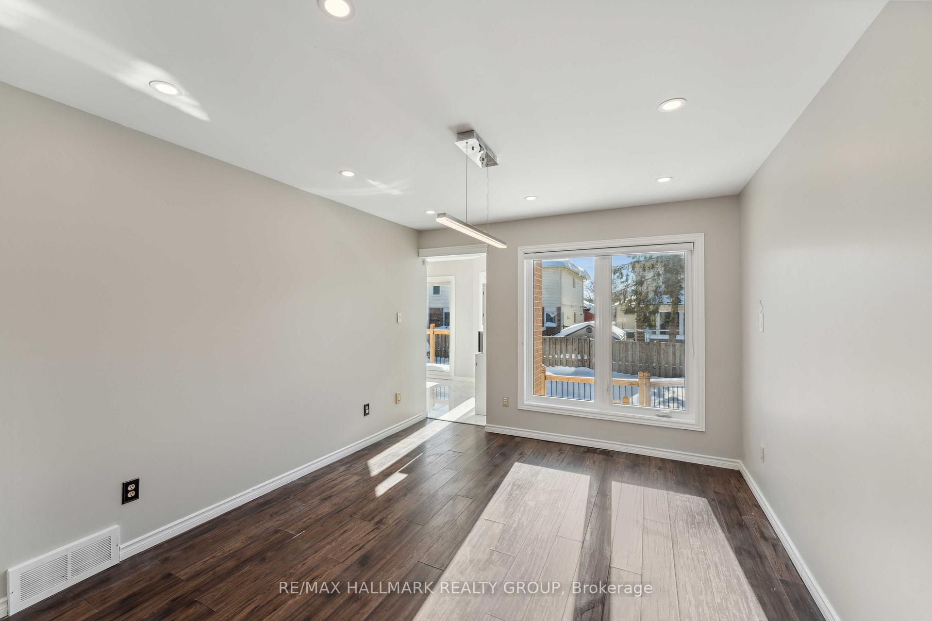 Photo 9 of 28 Dartmoor Drive, Ottawa, Kanata - Bridlewood — HOMEH