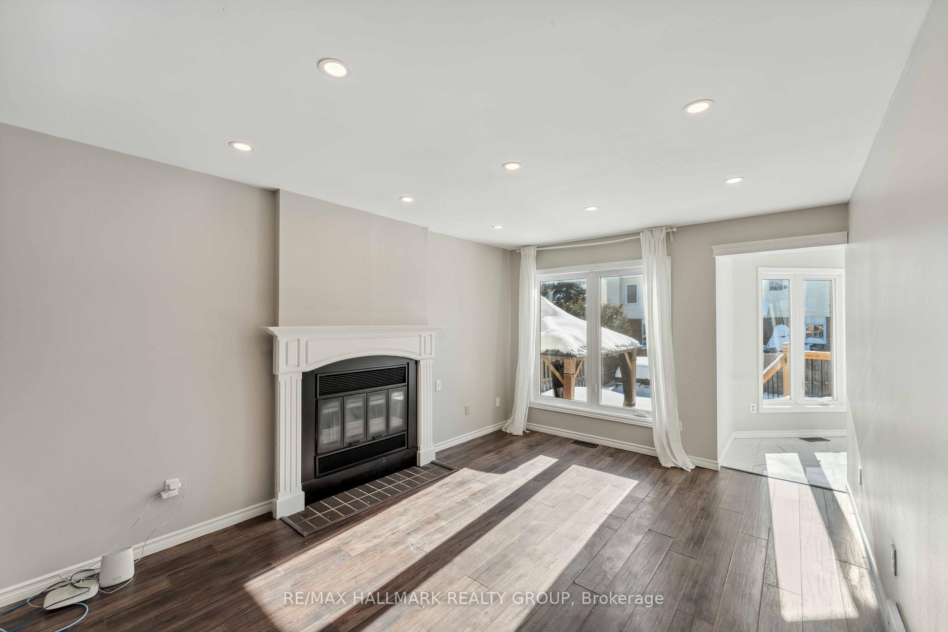 Photo 11 of 28 Dartmoor Drive, Ottawa, Kanata - Bridlewood — HOMEH