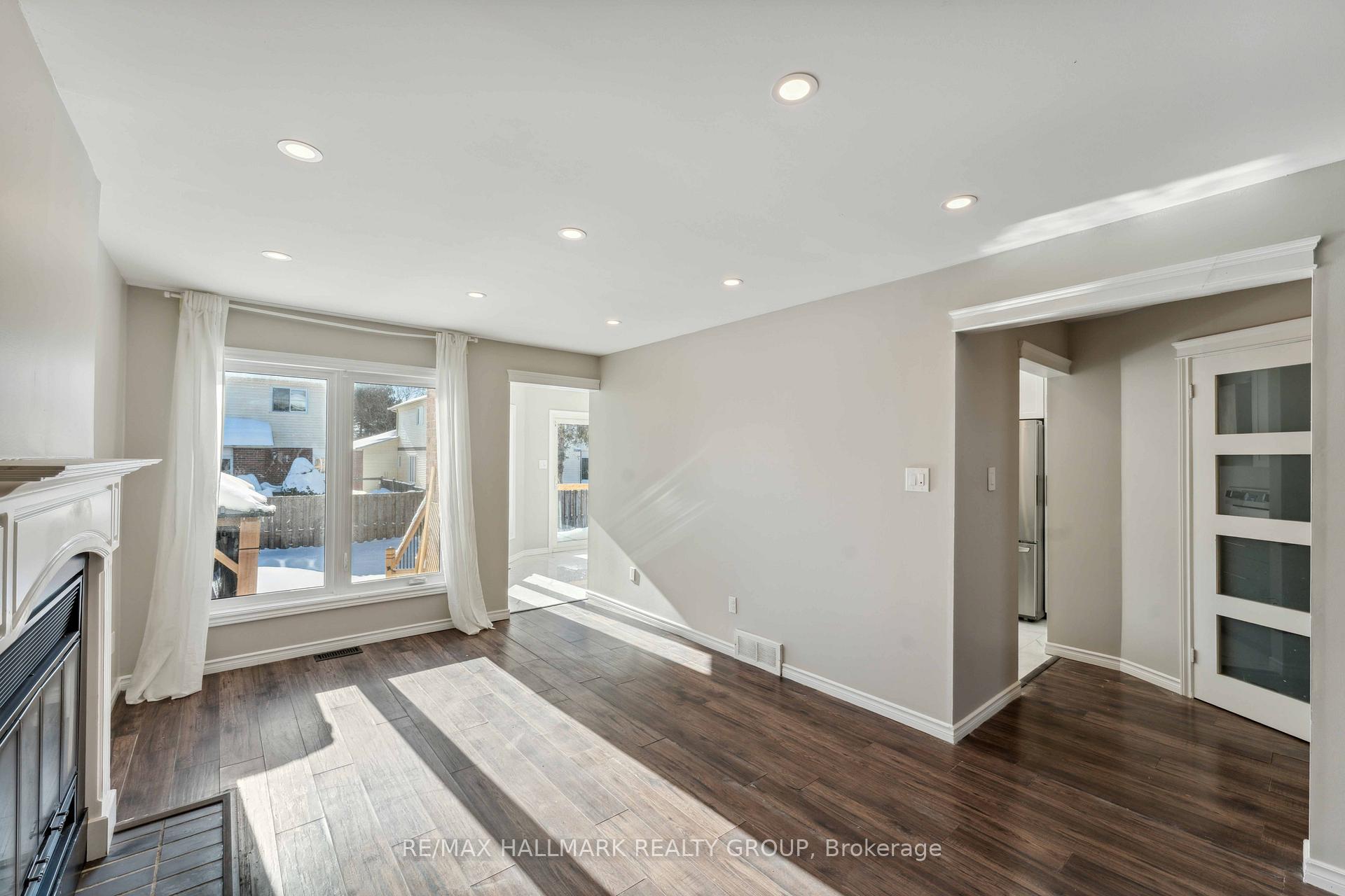 Photo 12 of 28 Dartmoor Drive, Ottawa, Kanata - Bridlewood — HOMEH