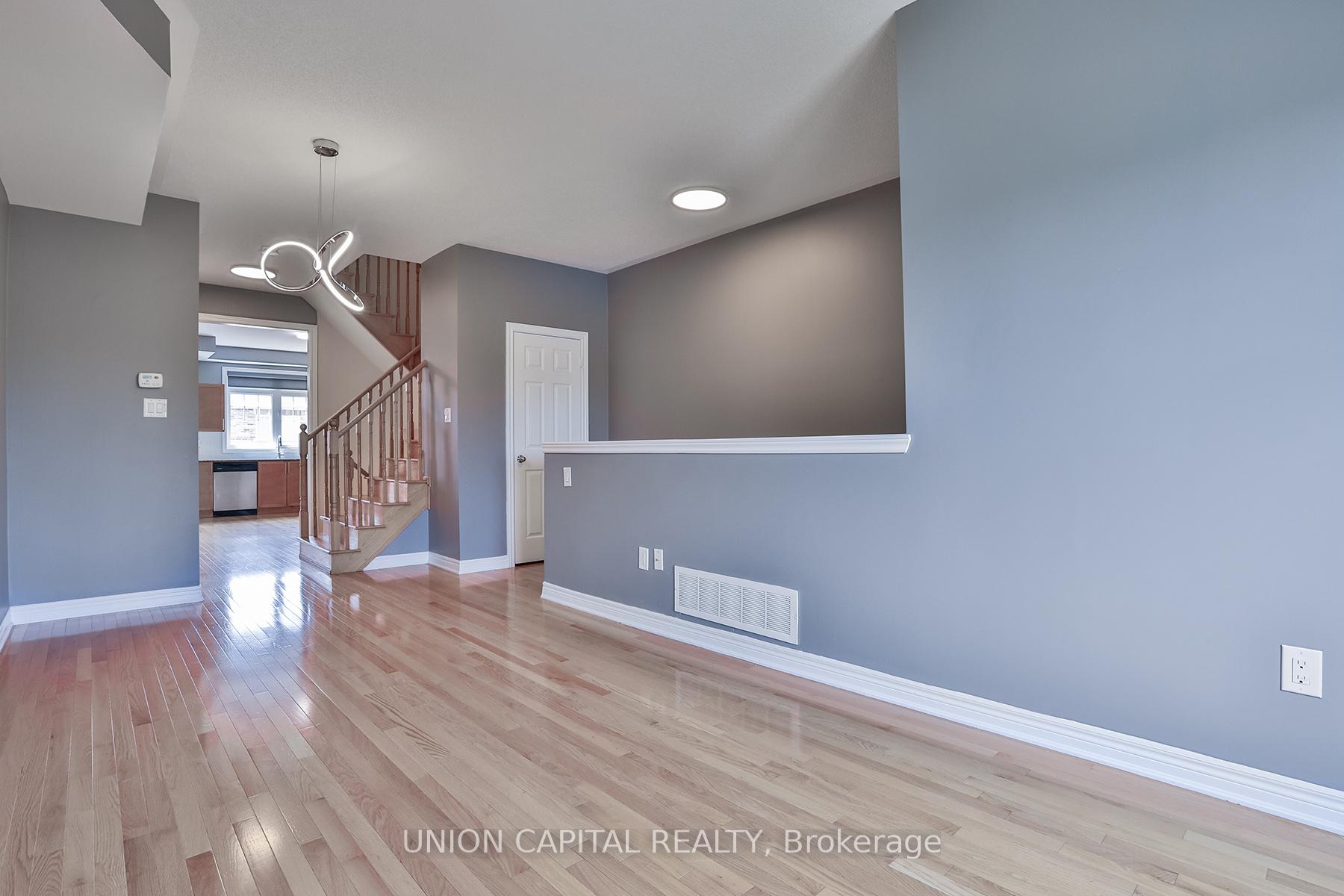 Photo 23 of 45 Dundas Way, Markham, Greensborough — HOMEH