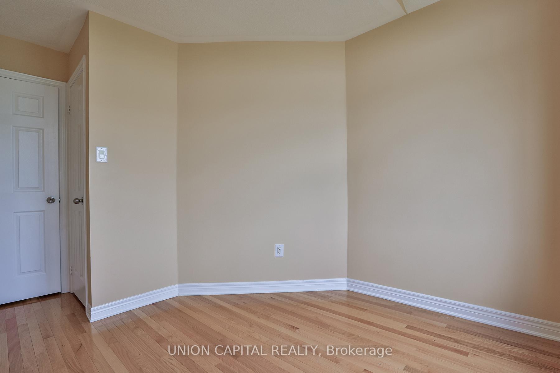 Photo 32 of 45 Dundas Way, Markham, Greensborough — HOMEH