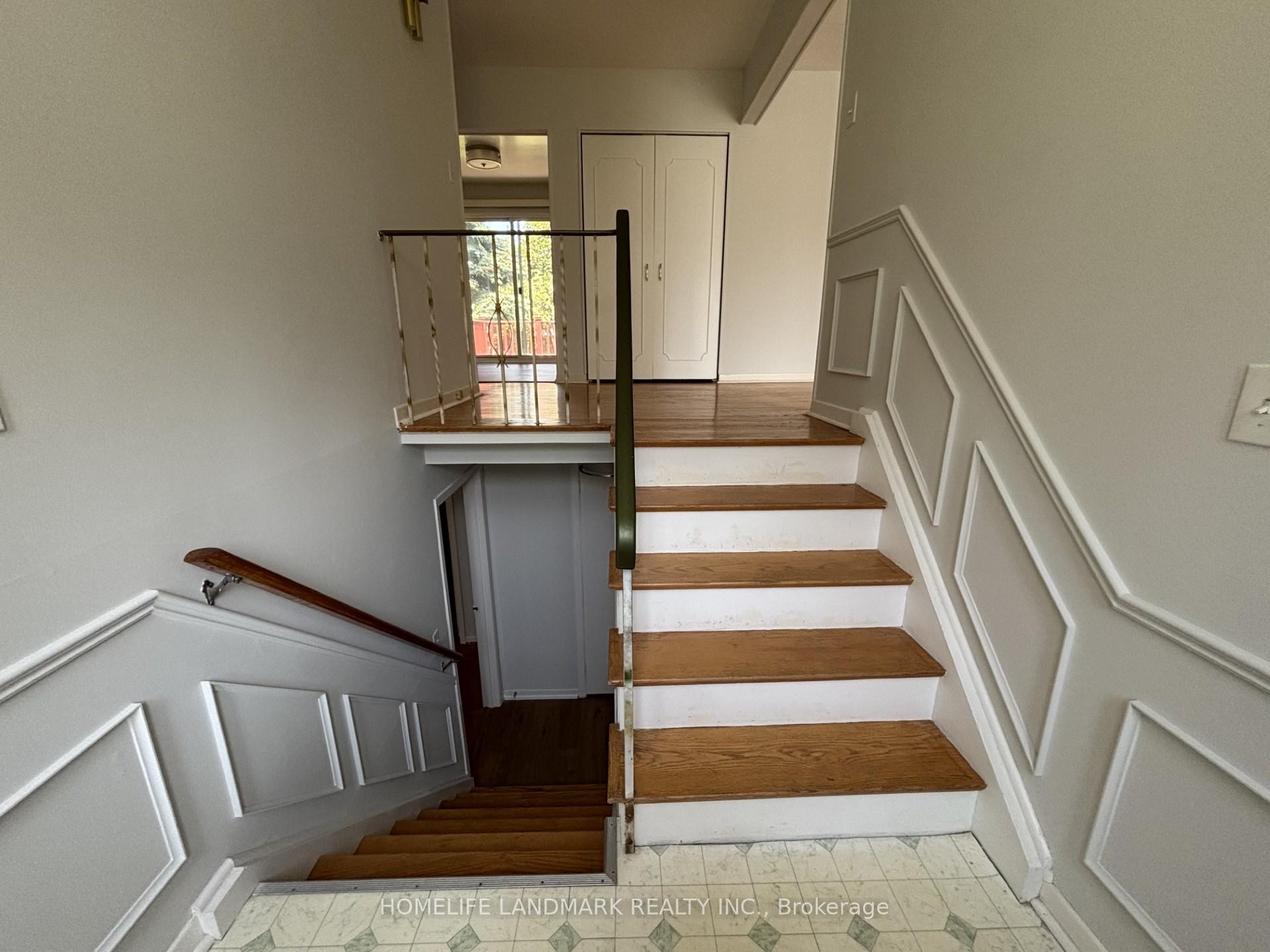 Photo 3 of 212 Krieghoff Avenue, Markham, Unionville — HOMEH