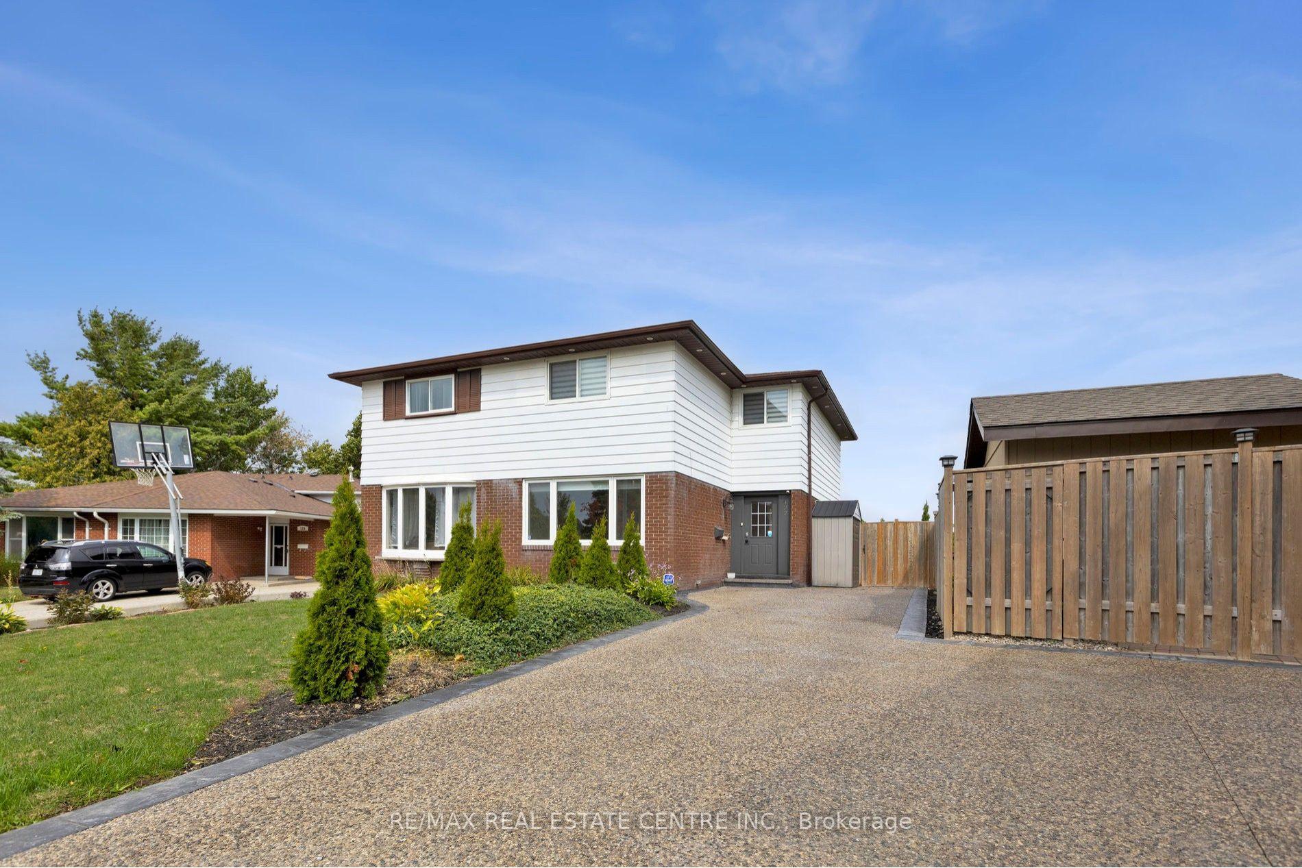 Photo 1 of 122 Mooregate Crescent, Kitchener — HOMEH