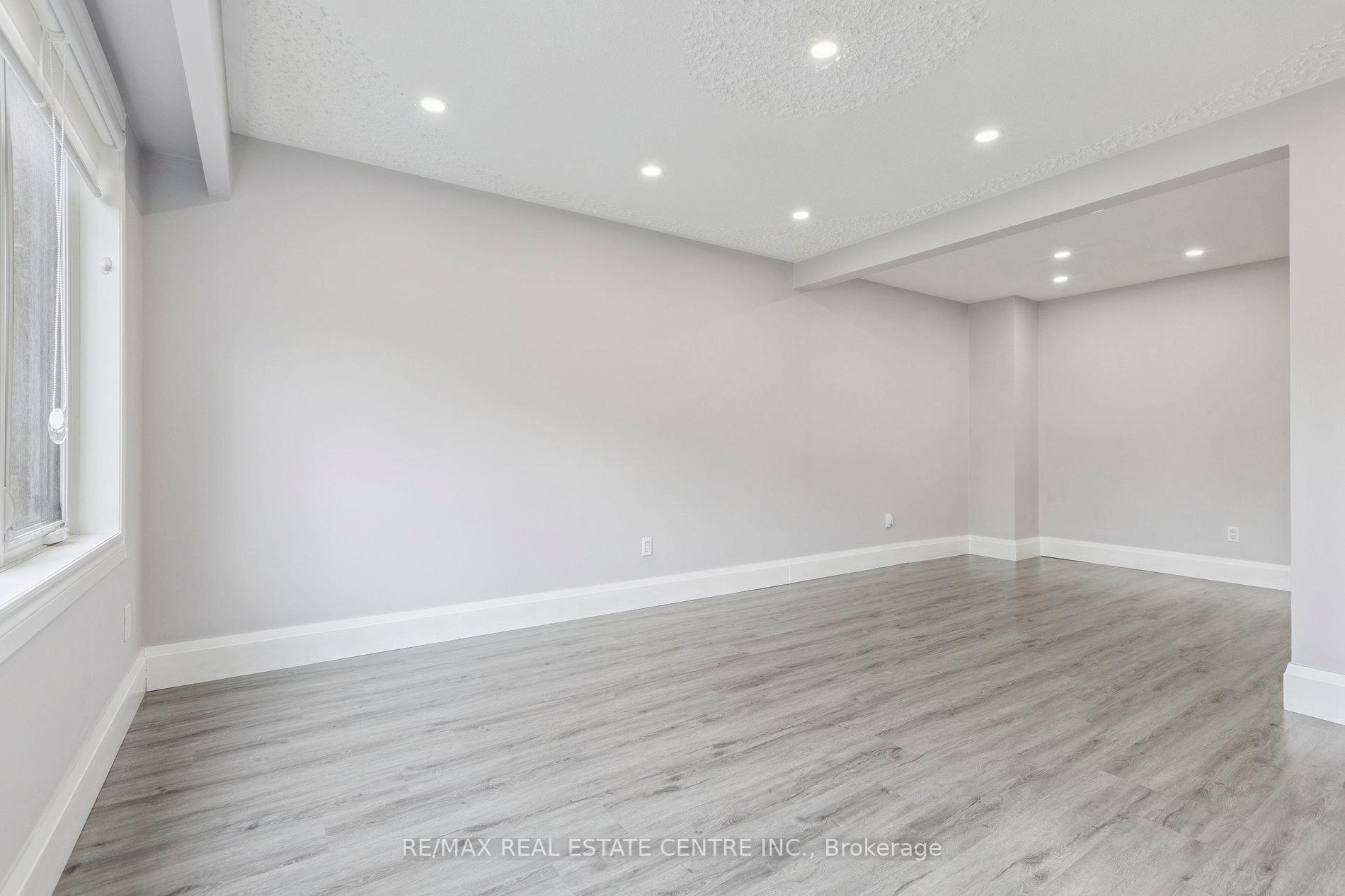 Photo 6 of 122 Mooregate Crescent, Kitchener — HOMEH