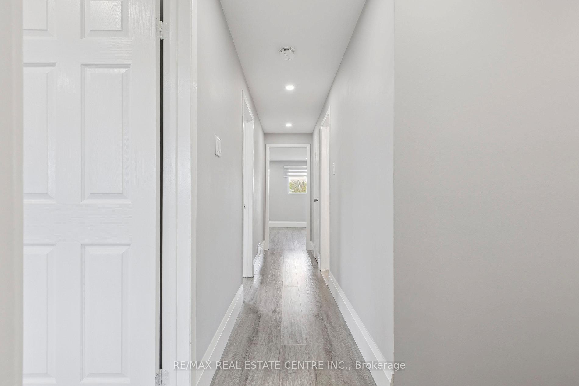 Photo 19 of 122 Mooregate Crescent, Kitchener — HOMEH
