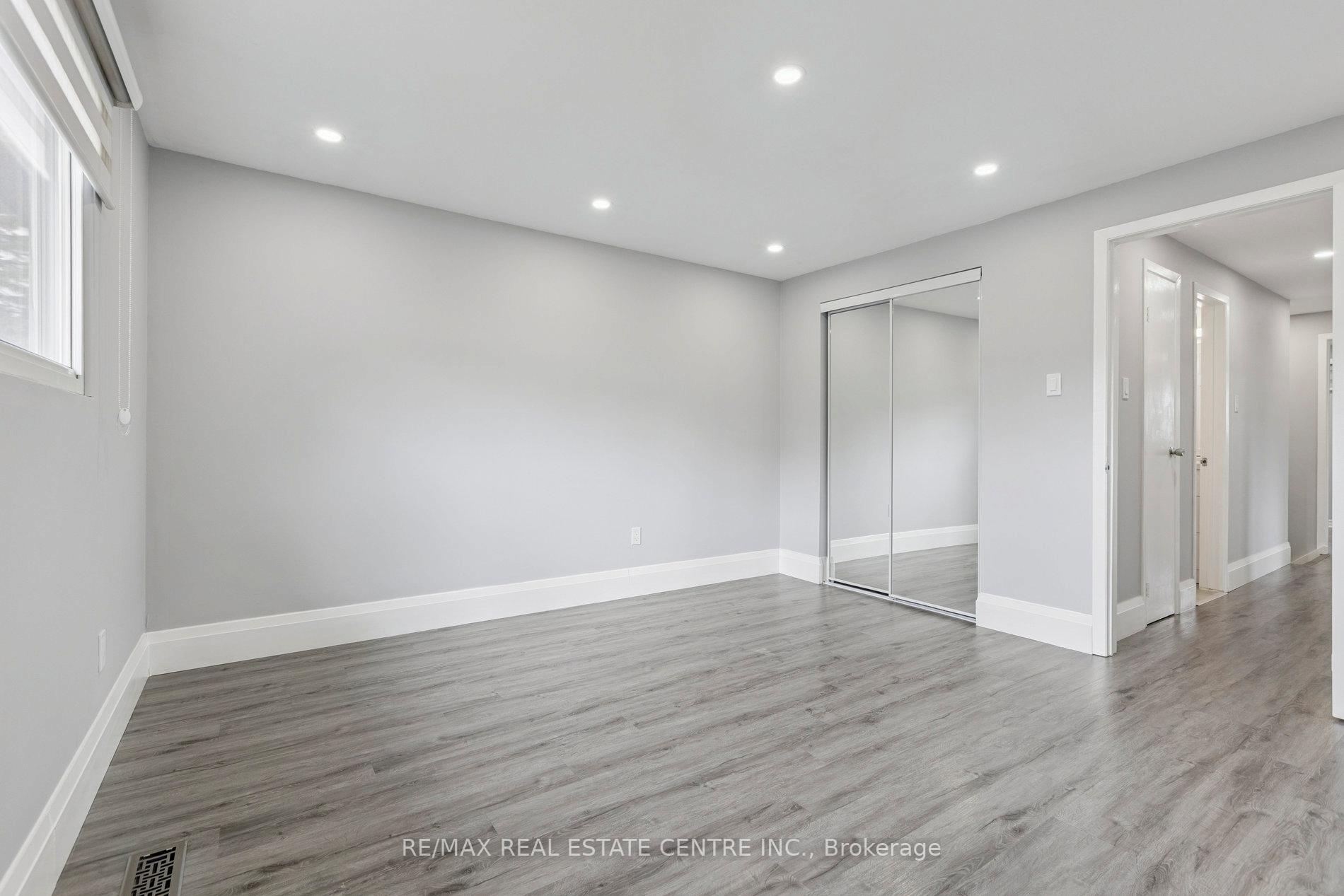 Photo 20 of 122 Mooregate Crescent, Kitchener — HOMEH