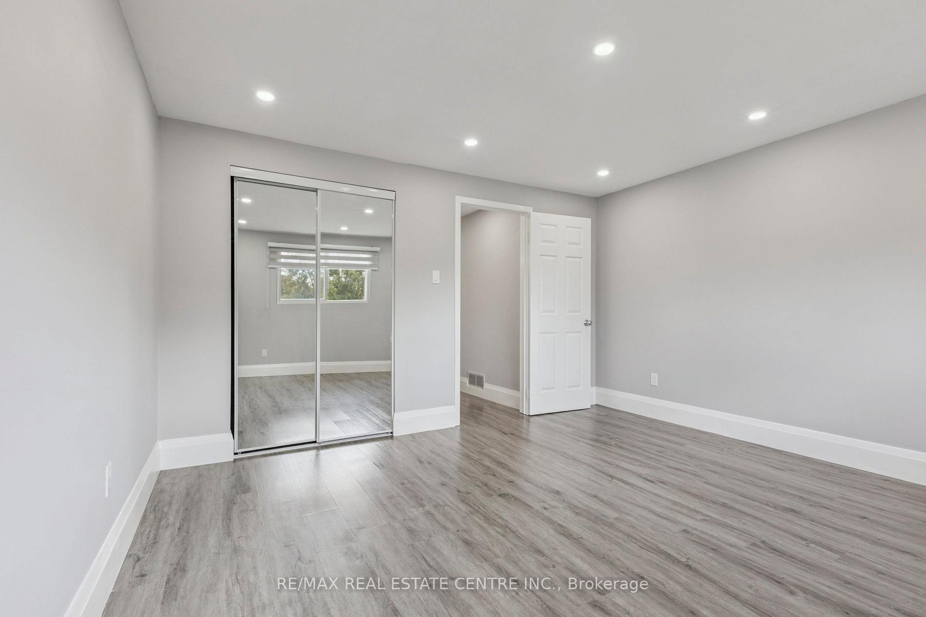 Photo 22 of 122 Mooregate Crescent, Kitchener — HOMEH