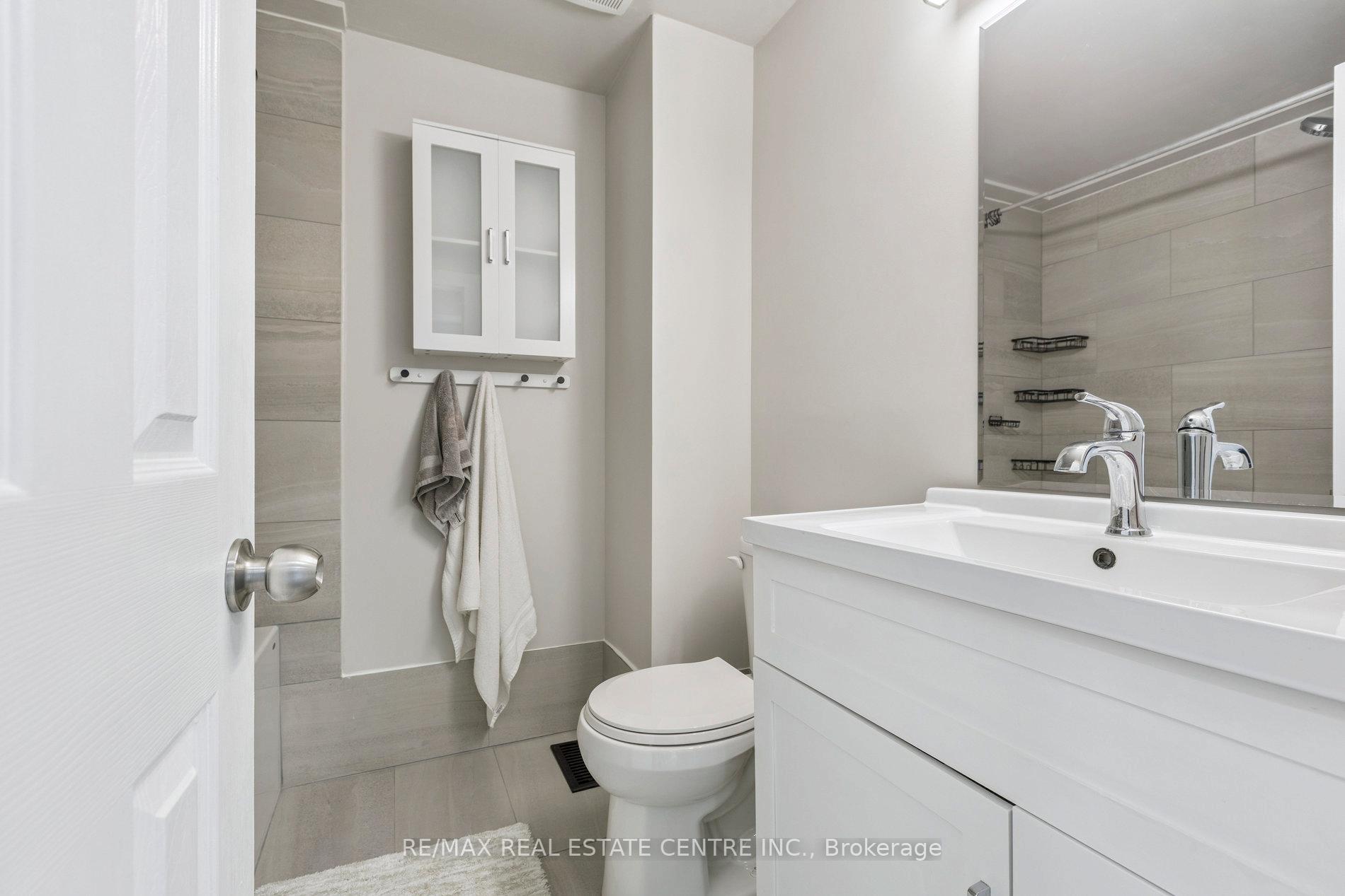Photo 24 of 122 Mooregate Crescent, Kitchener — HOMEH